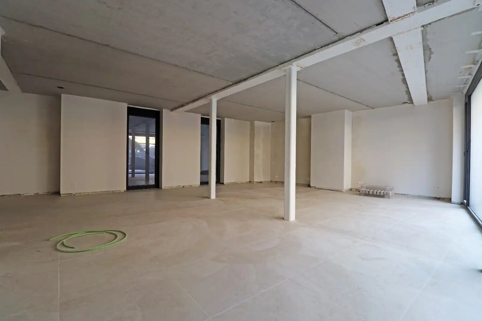 Handelsruimte/kantoor in hartje Torhout foto 4