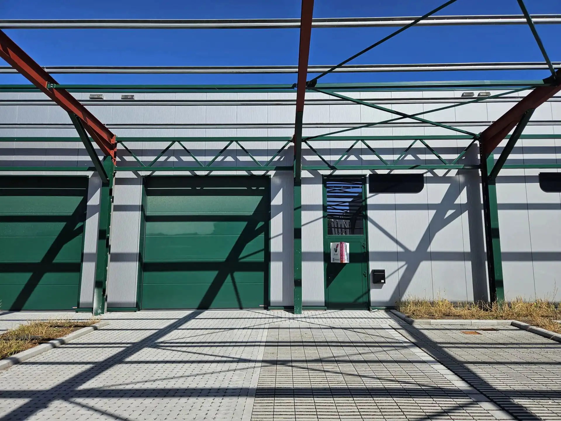 TE HUUR HASSELT KMO-unit 290m² foto 2