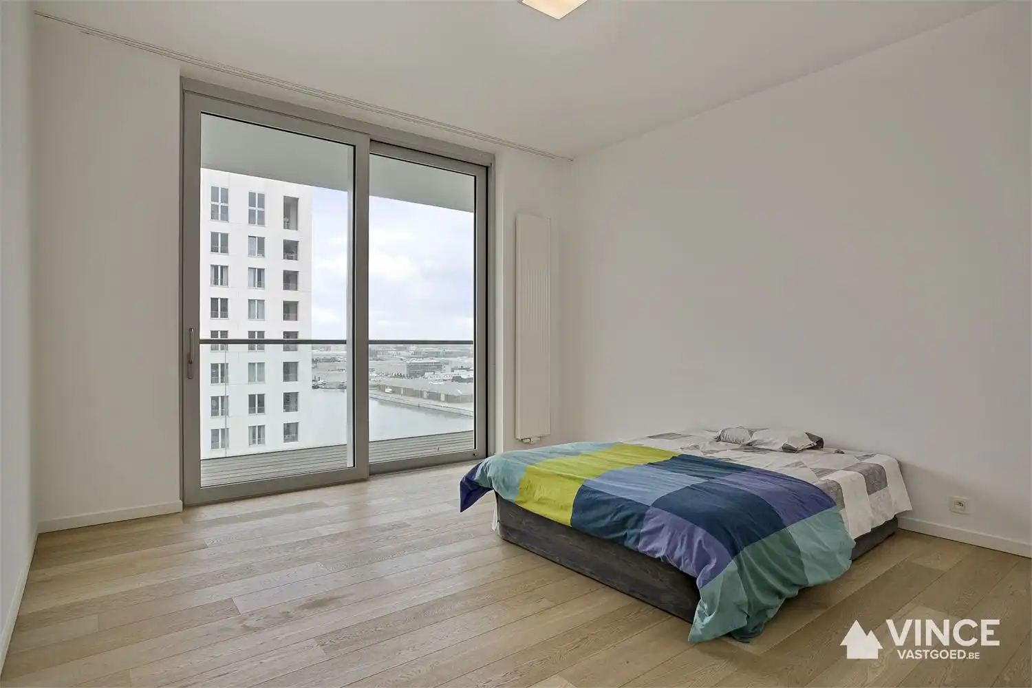 Modern appartement met twee slaapkamers en garage te huur aan het Kattendijkdok in Antwerpen foto 9