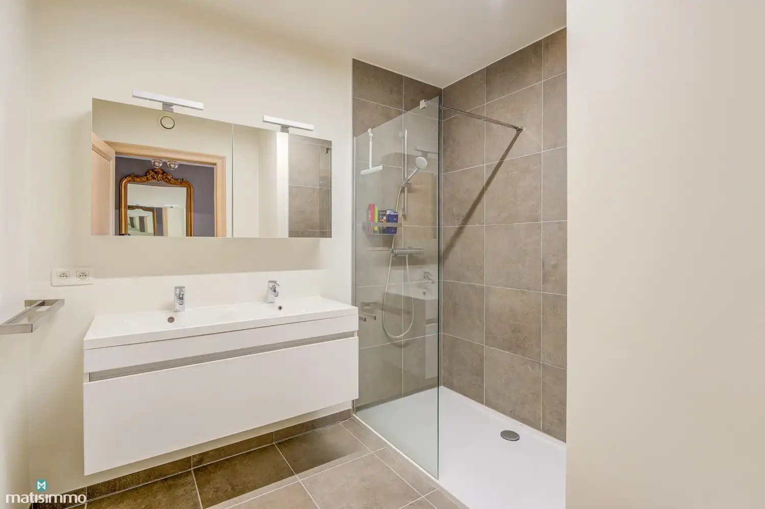 LUXUEUS AFGEWERKT APPARTEMENT MET 2 SLAAPKAMERS EN ZUIDGERICHT TERRAS VLAKBIJ HET CENTRUM VAN BILZEN (+ optioneel 3 autostaanplaatsen) foto 14