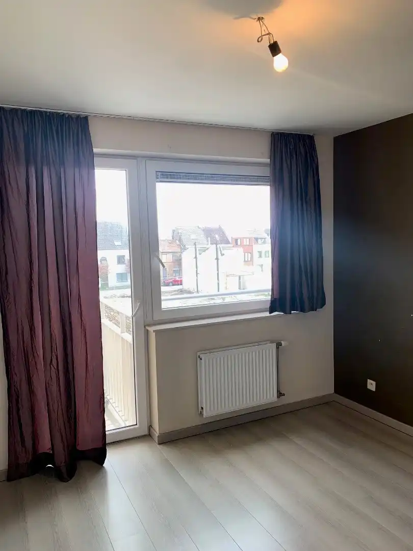 Ongemeubeld tweeslaapkamer-appartement in moderne residentie in Mariakerke foto 9