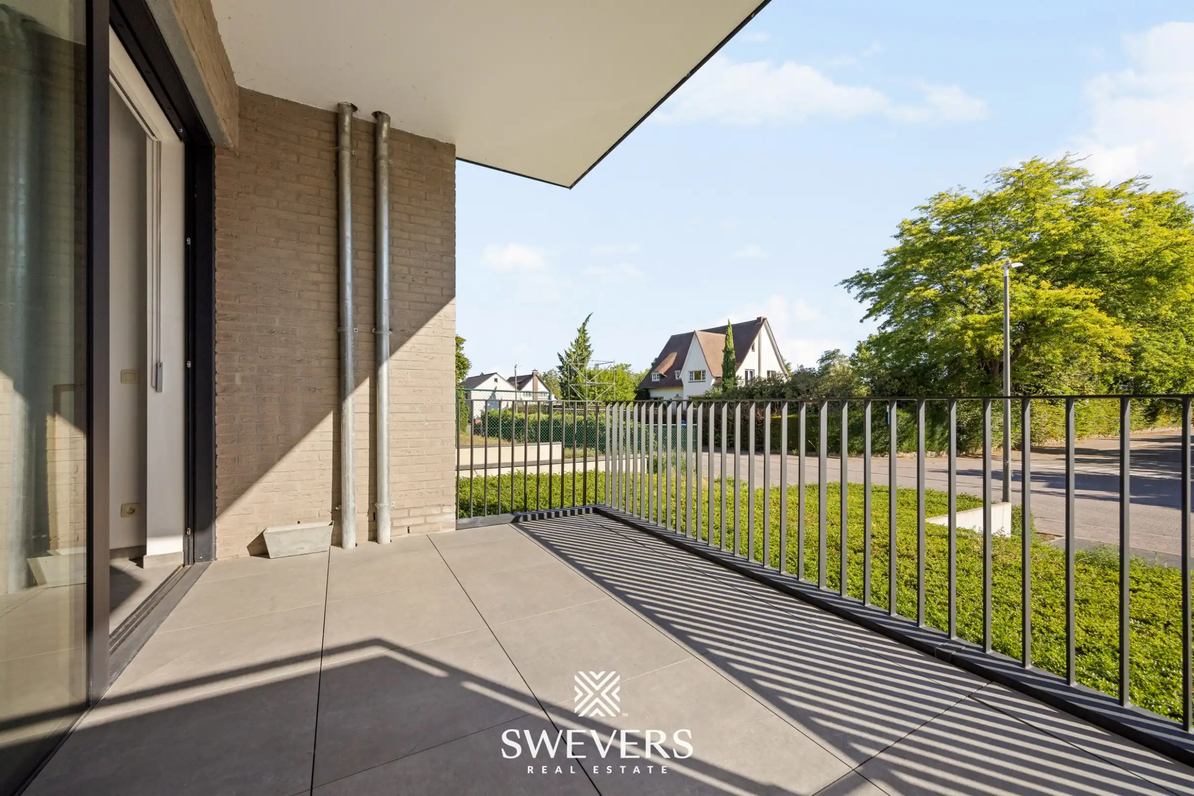 Instapklare serviceflat met professionele uitbating door Ocura, terras, private berging en ondergrondse parking foto 13
