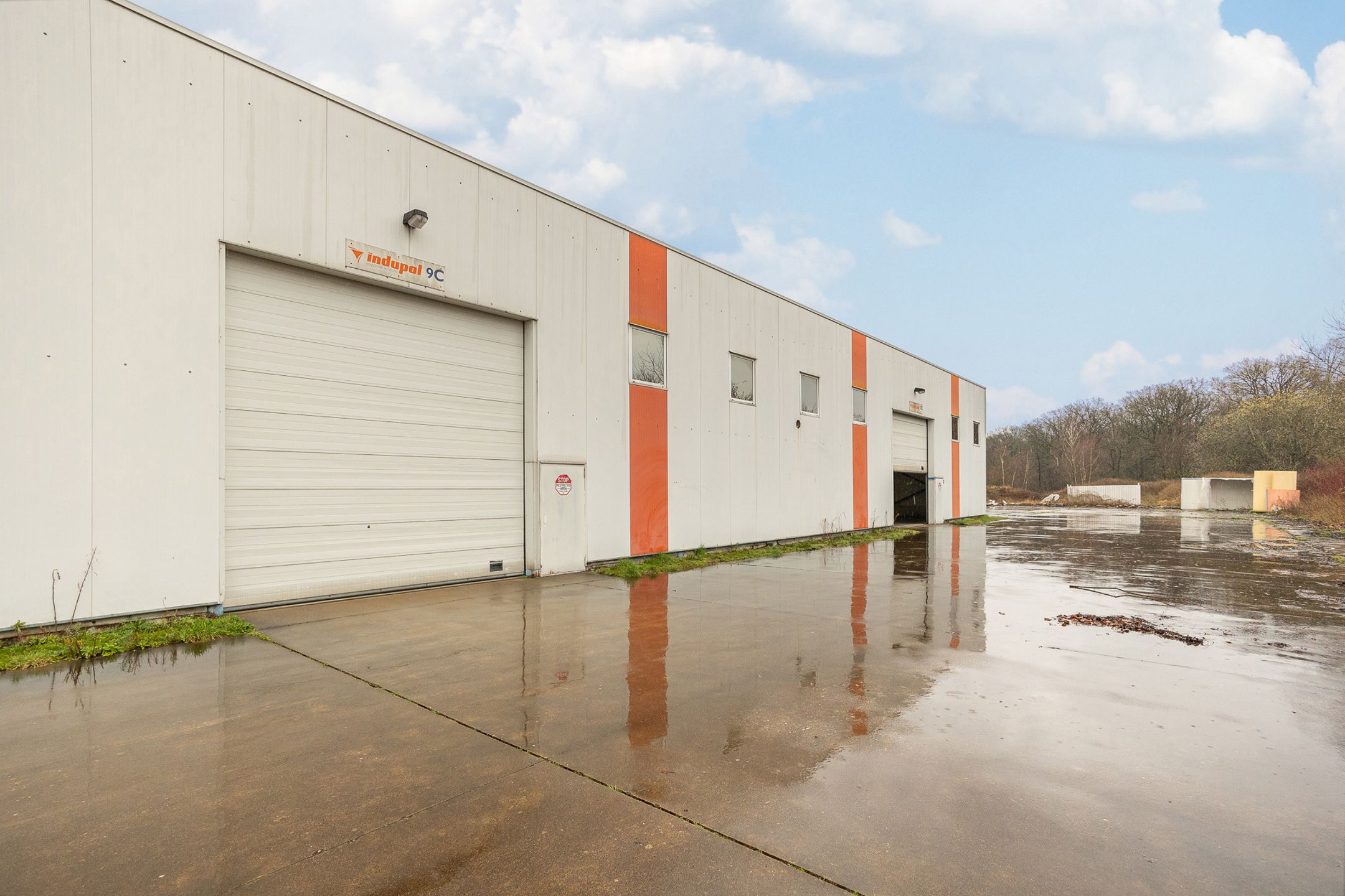 Magazijnen te huur met kantoor foto 2