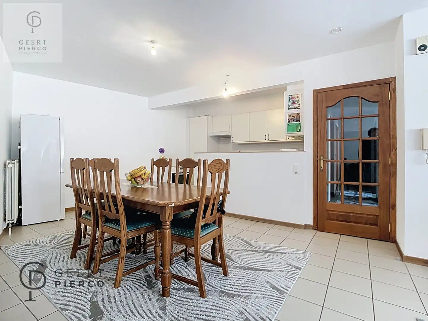 Aan Sint-Anneke 26 bus 102 te Sint-Truiden treffen we dit ruime appartement met drie slaapkamers en kelder. De centrale ligging (200m van Grote Markt) zorgt voor een optimaal bereik van winkels, station, scholen en eveneens de groene omgeving van de stadsvesten en het stadspark. foto 6