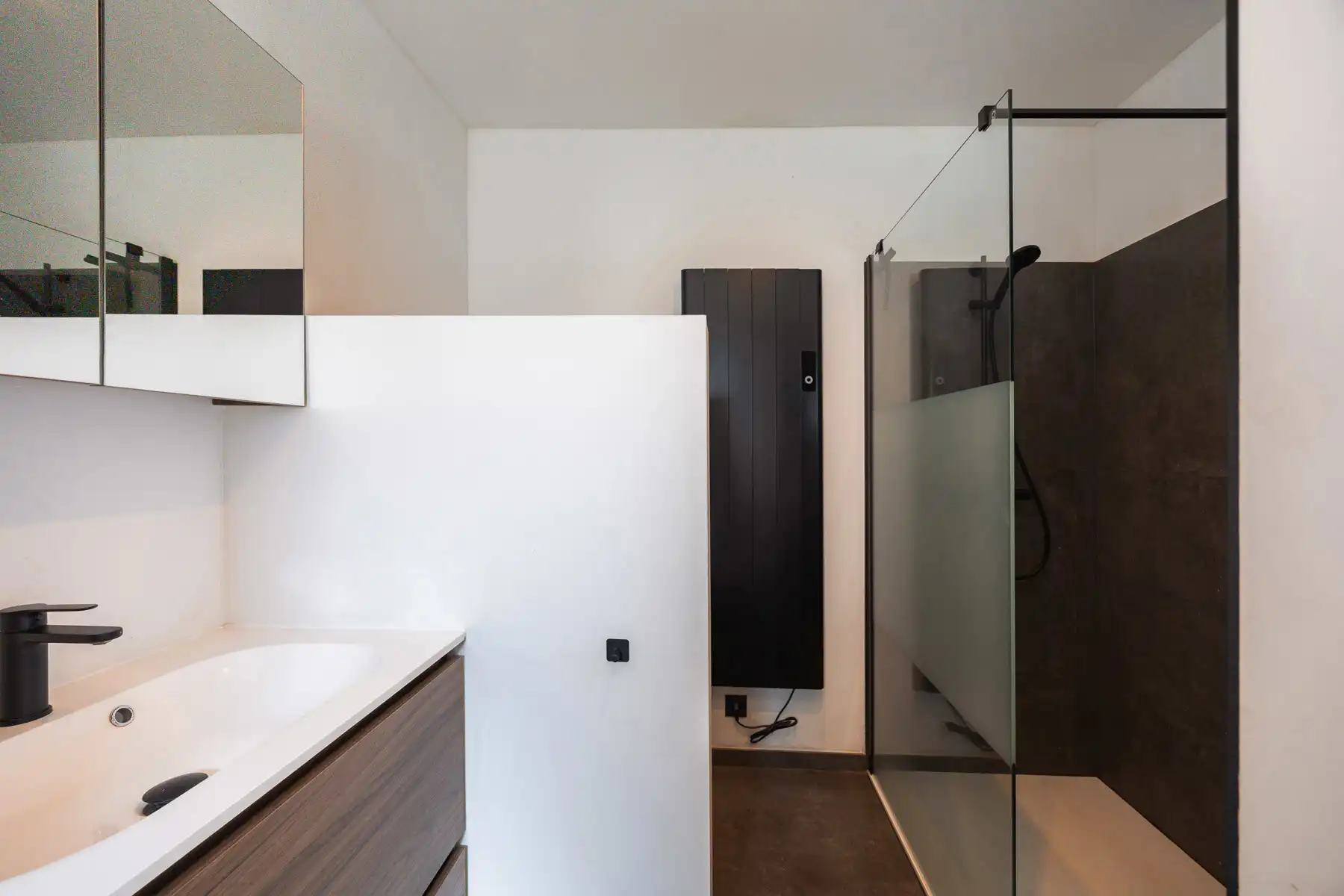 Prachtig in 2025 gerenoveerde woning met alle modern comfort foto 13