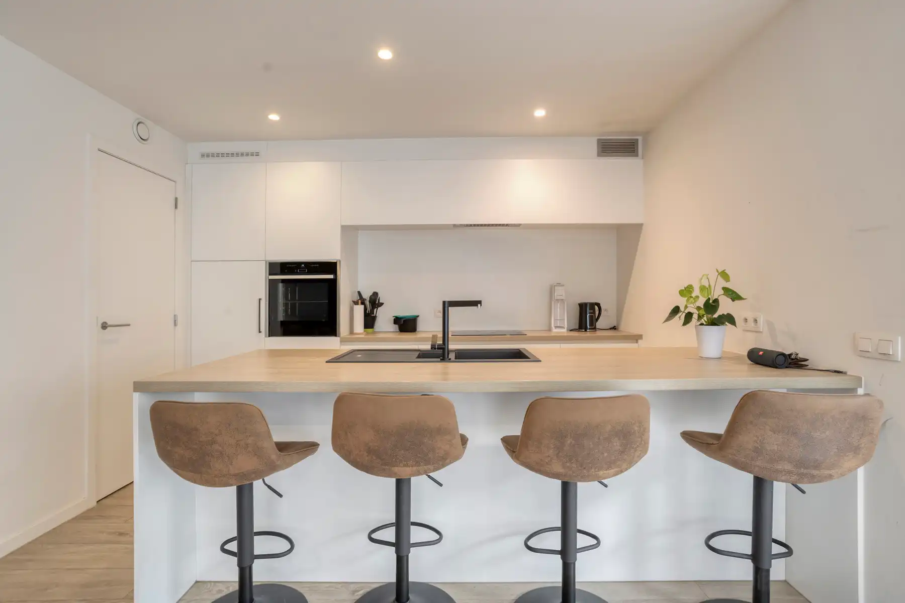 Prachtig gelijkvloers BEN-appartement met terras en parking foto 9