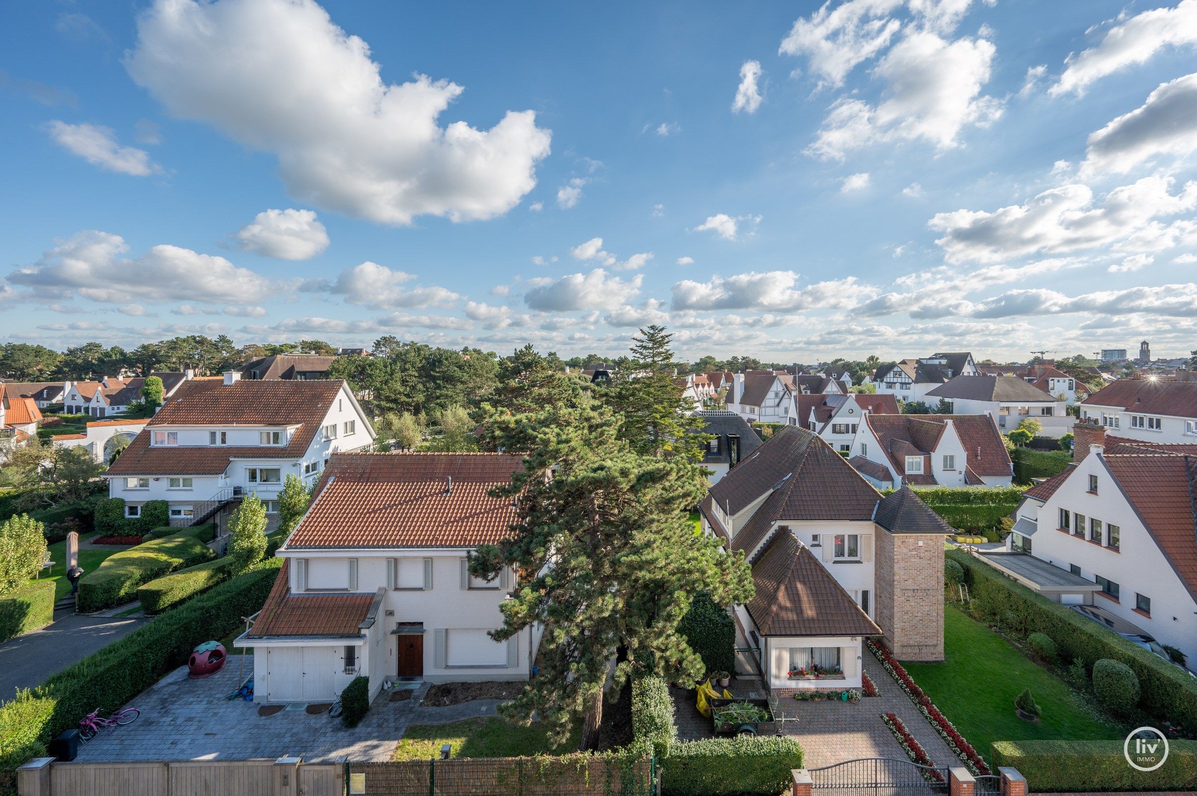  Uitzonderlijk dakappartement met een schitterend zonneterras en een prachtig open zicht over de villa's van het Zoute, gelegen tussen het centrum van Knokke. foto 10