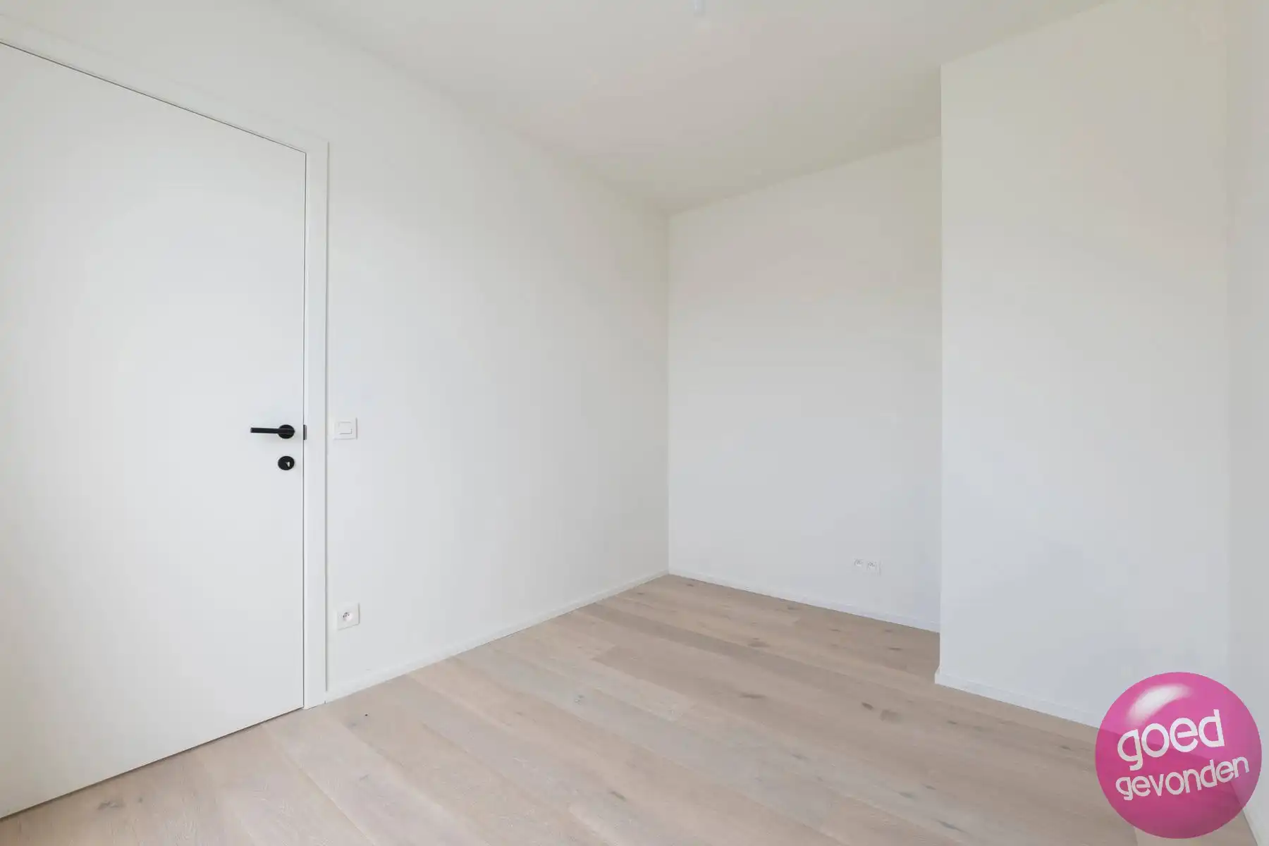 NIEUW APP - 1of2 SLK - TERRAS - KELDER - CENTRUM - GEEN BTW foto 16