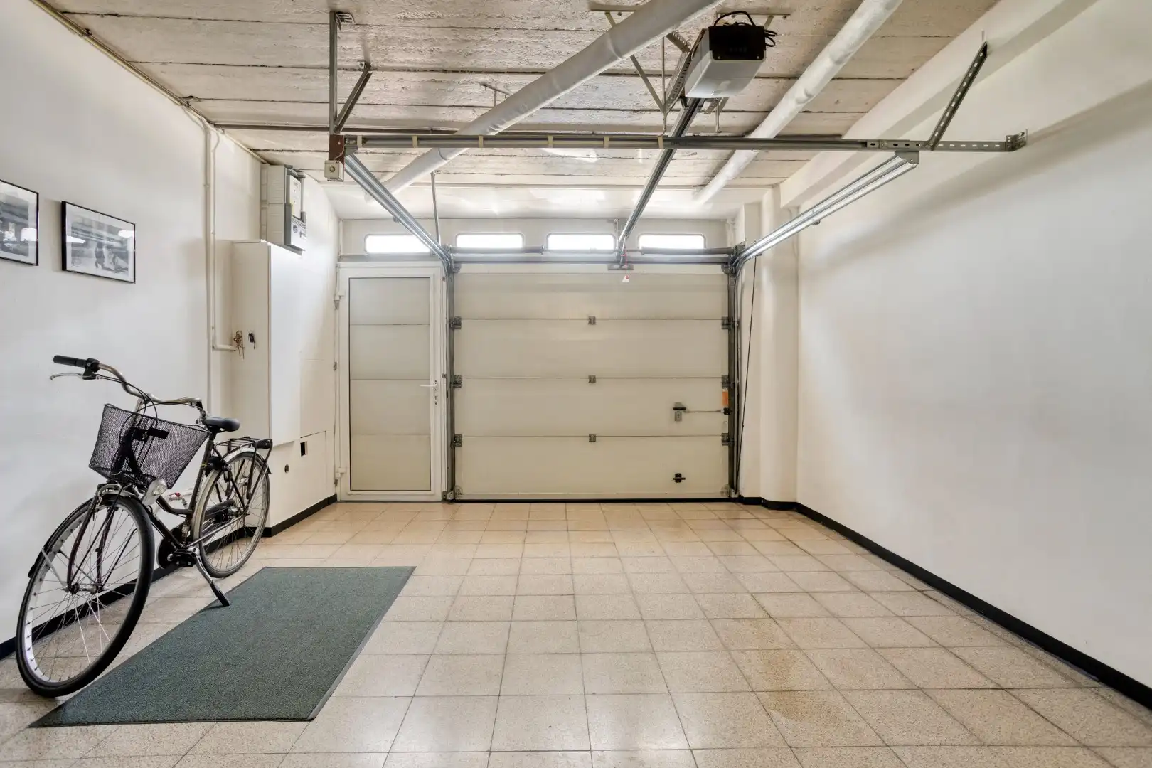 Appartement met 2 slaapkamers en ruime garage! foto 14