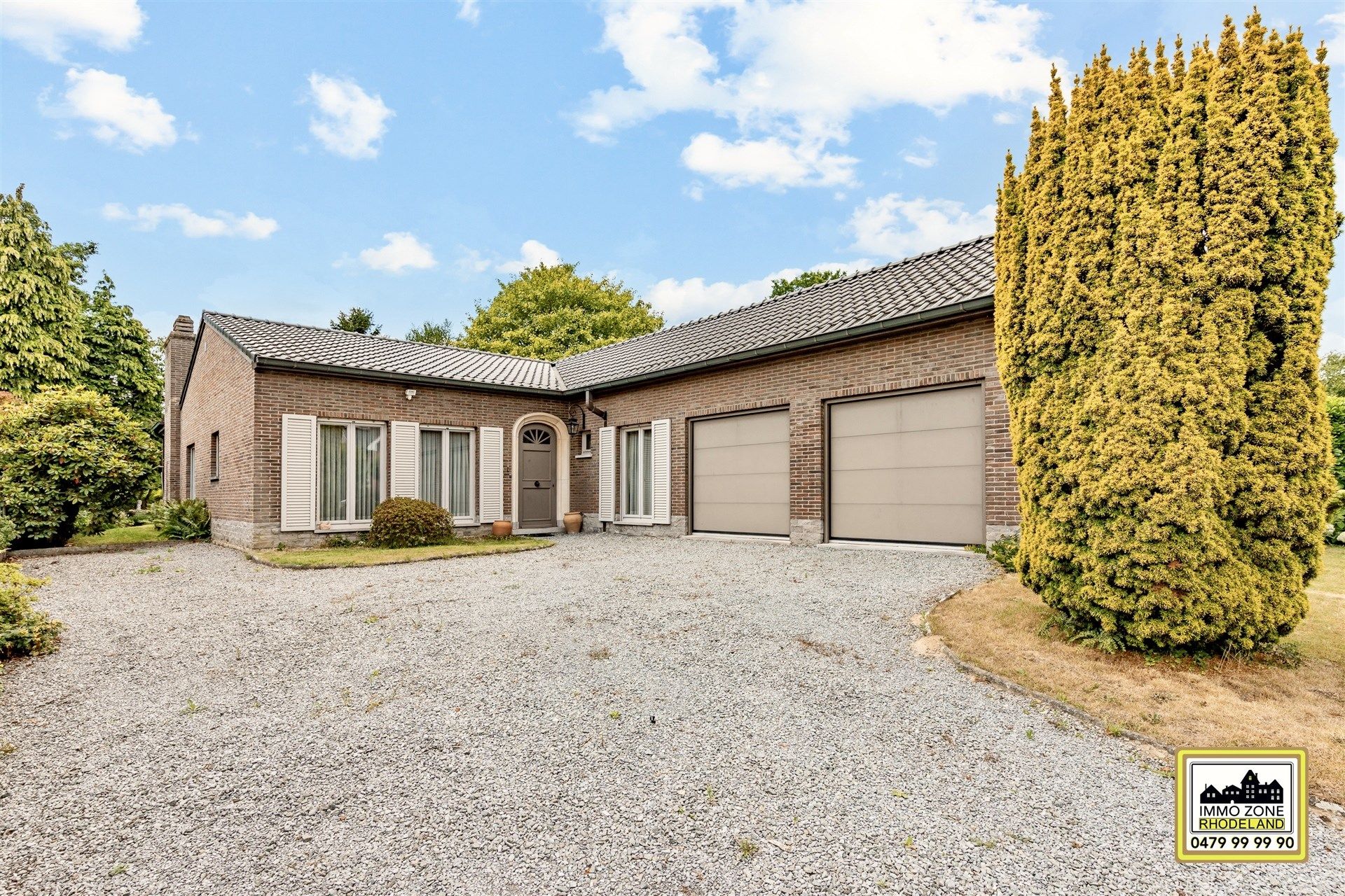 Riante bungalow met 4 slpks, dubbele garage en zonnige tuin foto 3