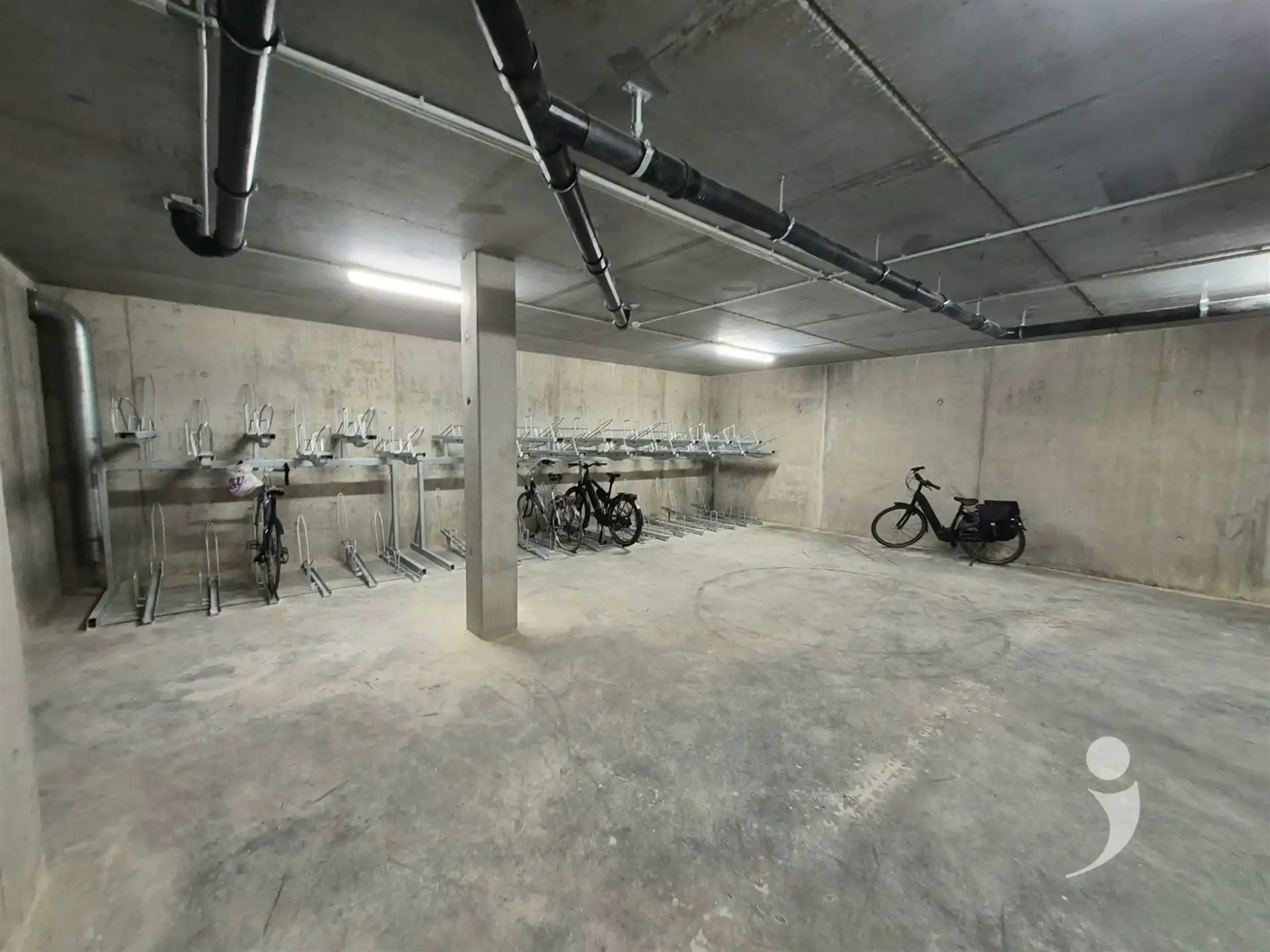 Nieuwbouw appartement met dubbele staanplaats voor de wagen foto 21