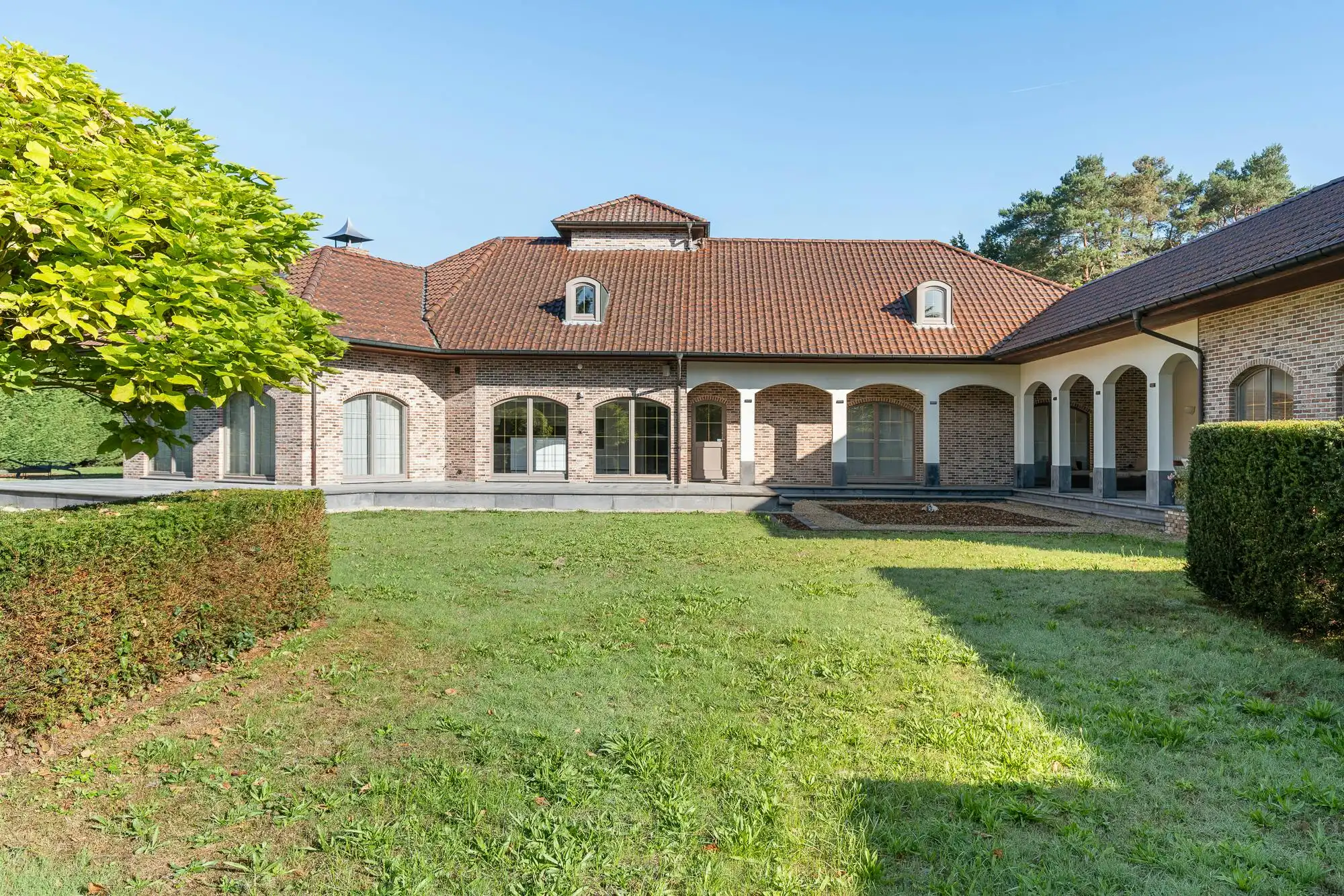 residentieel gelegen villa op 3490 m² te koop in Lichtaart foto 4