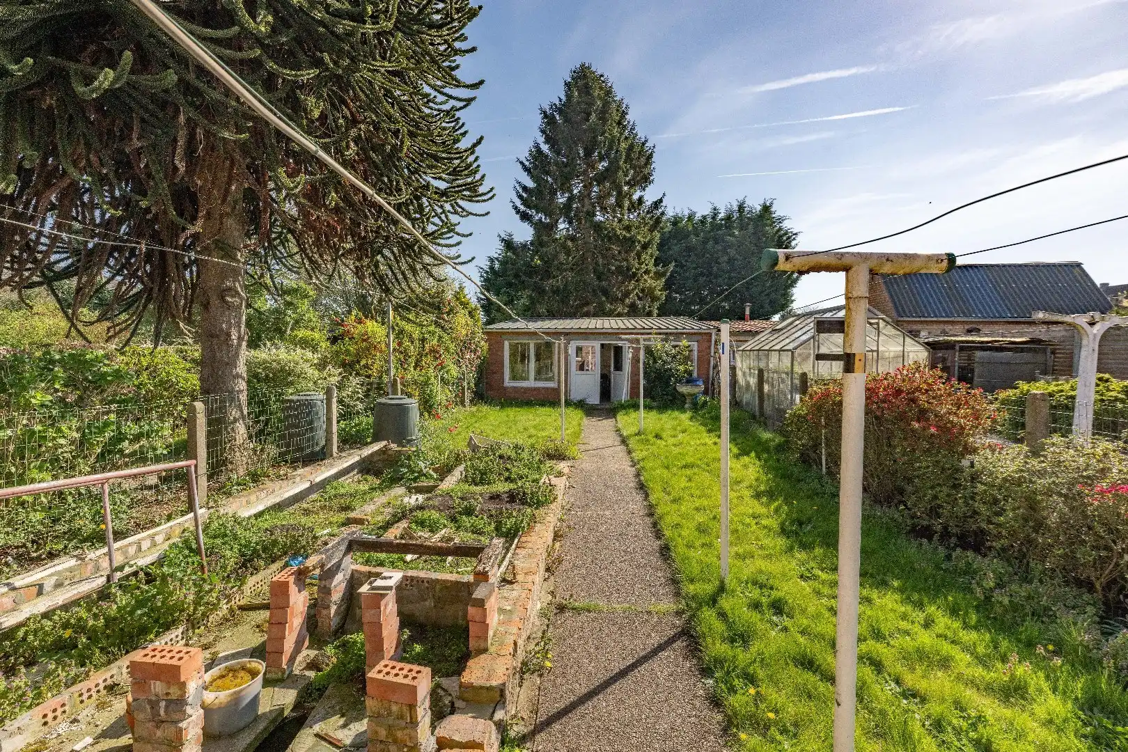 RUSTIG GELEGEN WONING MET DUBBELE GARAGE EN UITWEG!! foto 22