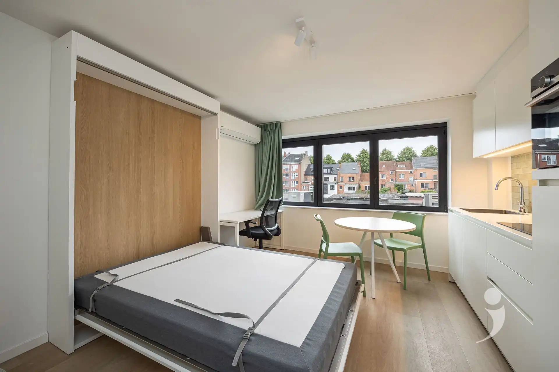 olledig gerenoveerde en bemeubelde studio in Leuven foto 3