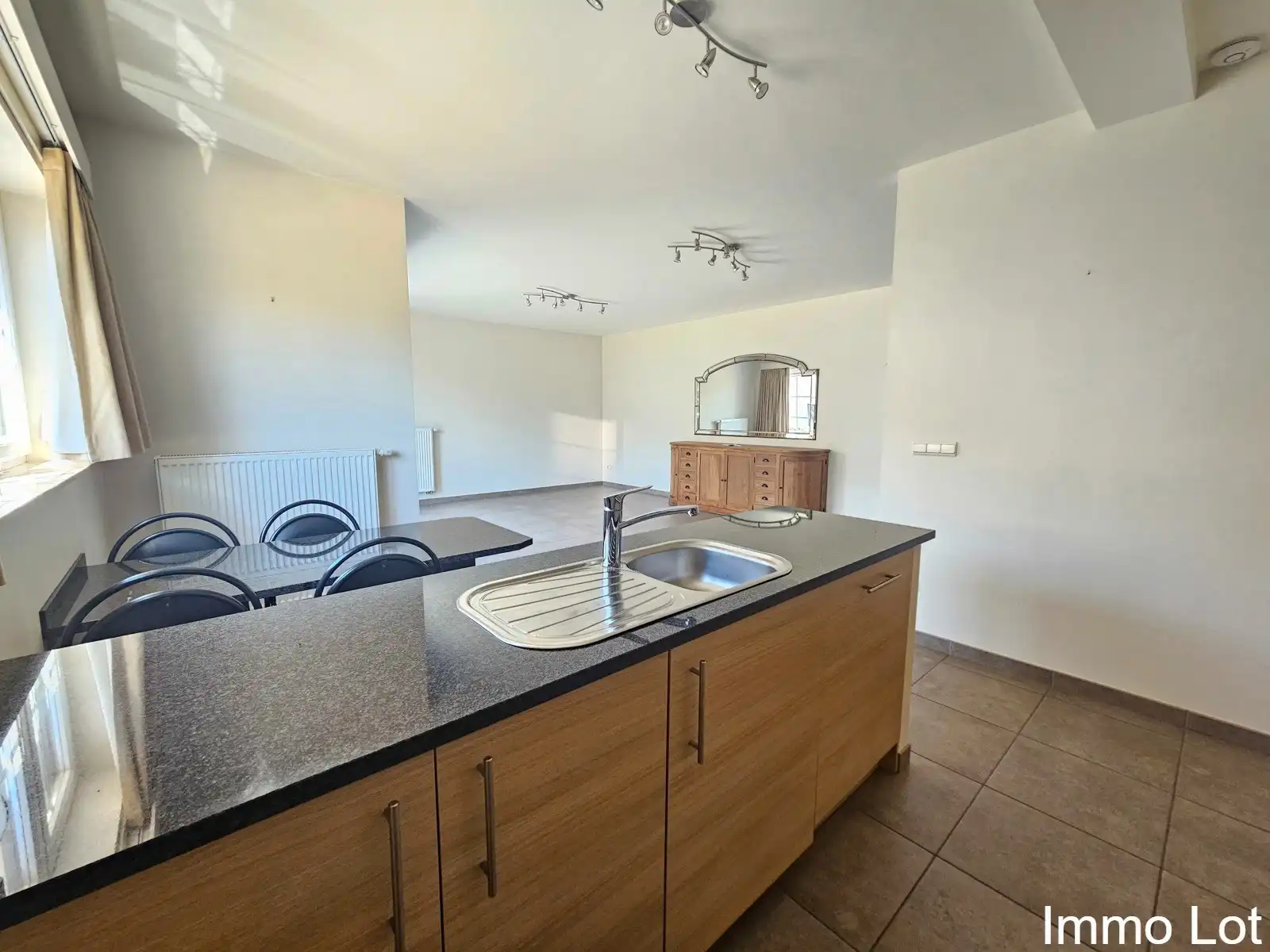 Charmant gelijkvloers appartement met terras en garage foto 7