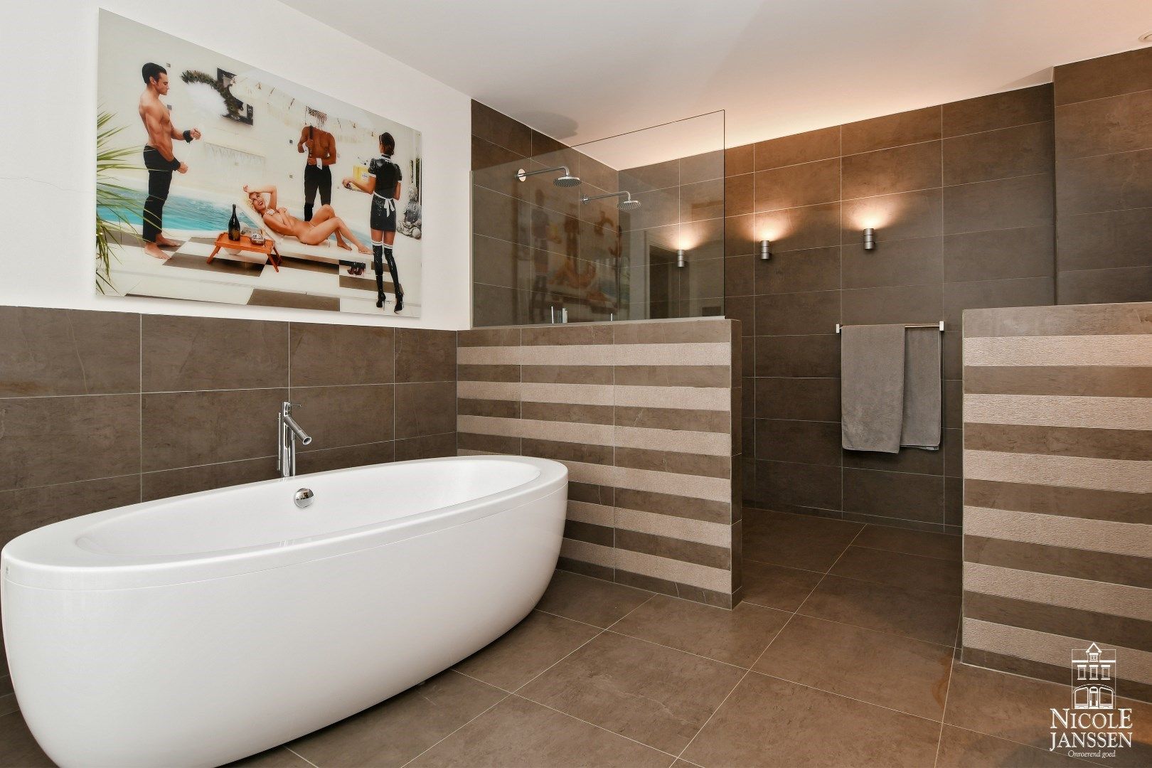 Luxueus en ruim ingedeeld landhuis met naastliggend garagegebouw met appartement foto 14