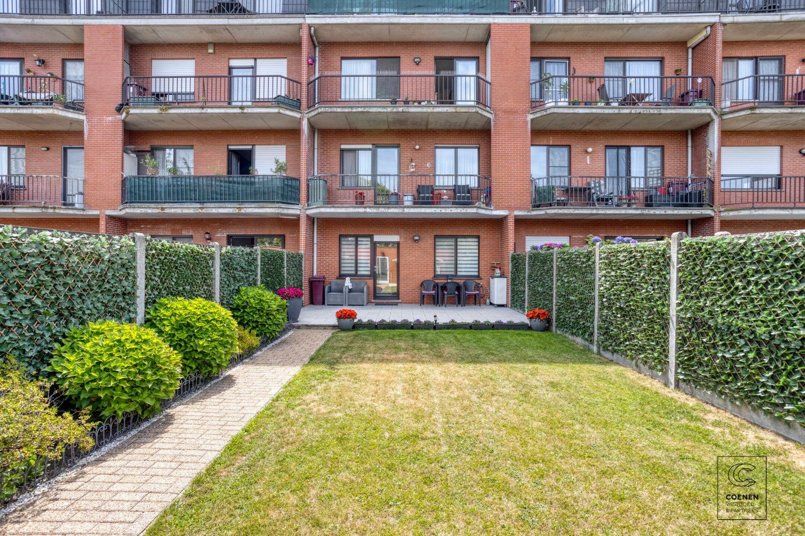 Instapklaar gelijkvloers appartement van 90m² met tuin en garage nabij het centrum van Schoten! foto 15