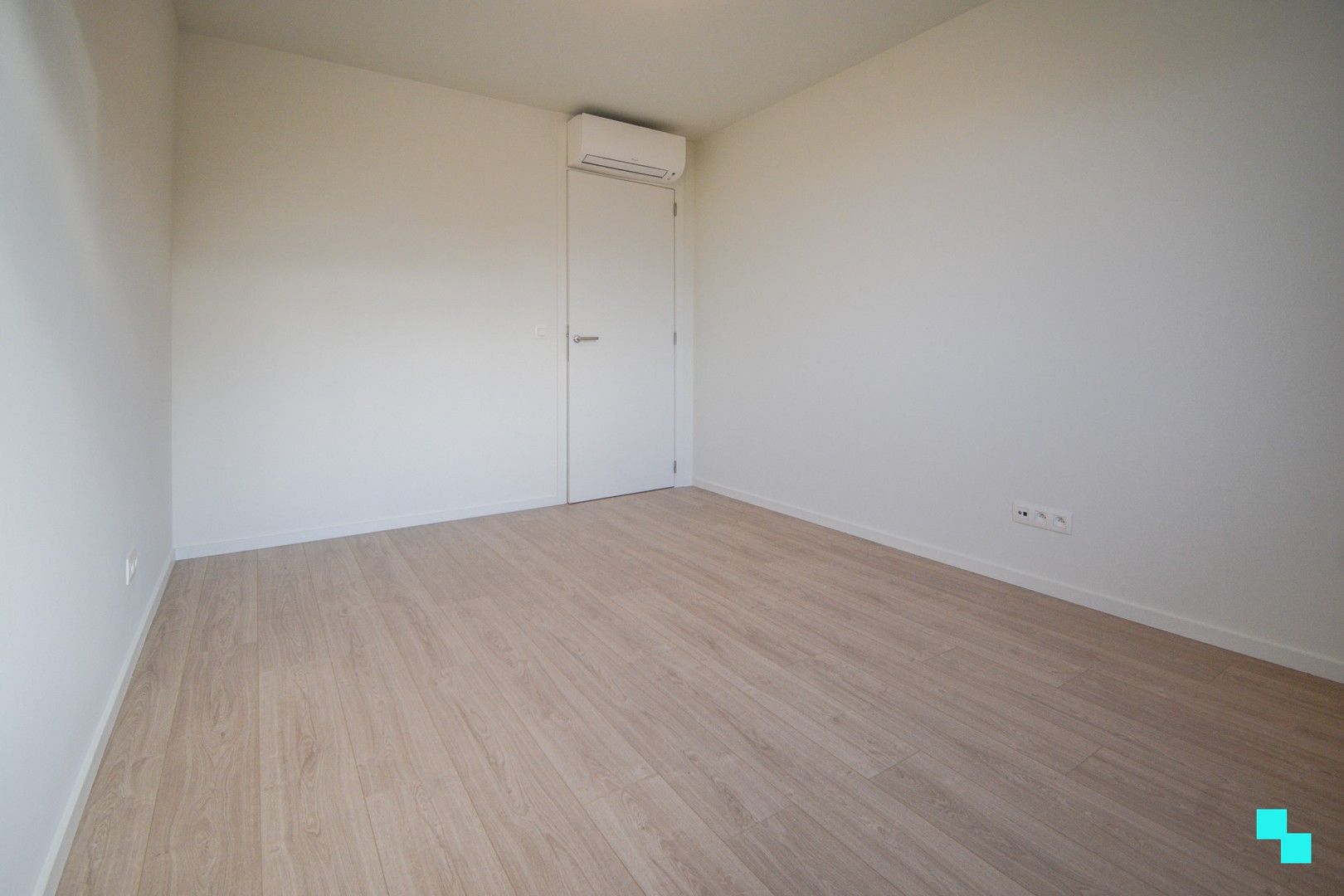 Volleidg afgewerkte nieuwbouwwoning met carport te Sleihage foto 12