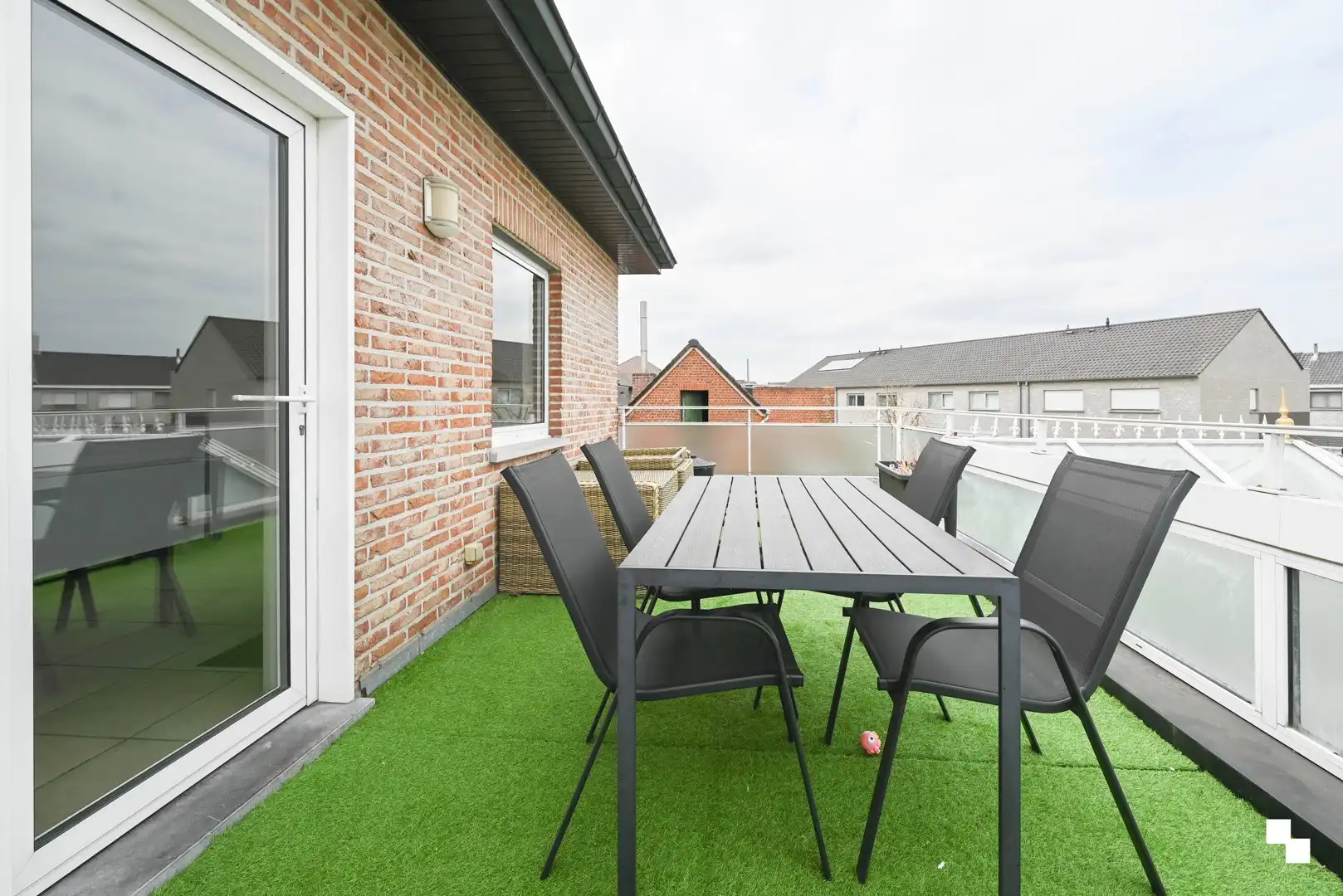 Zeer ruim appartement in het centrum van Oostrozebeke foto 21