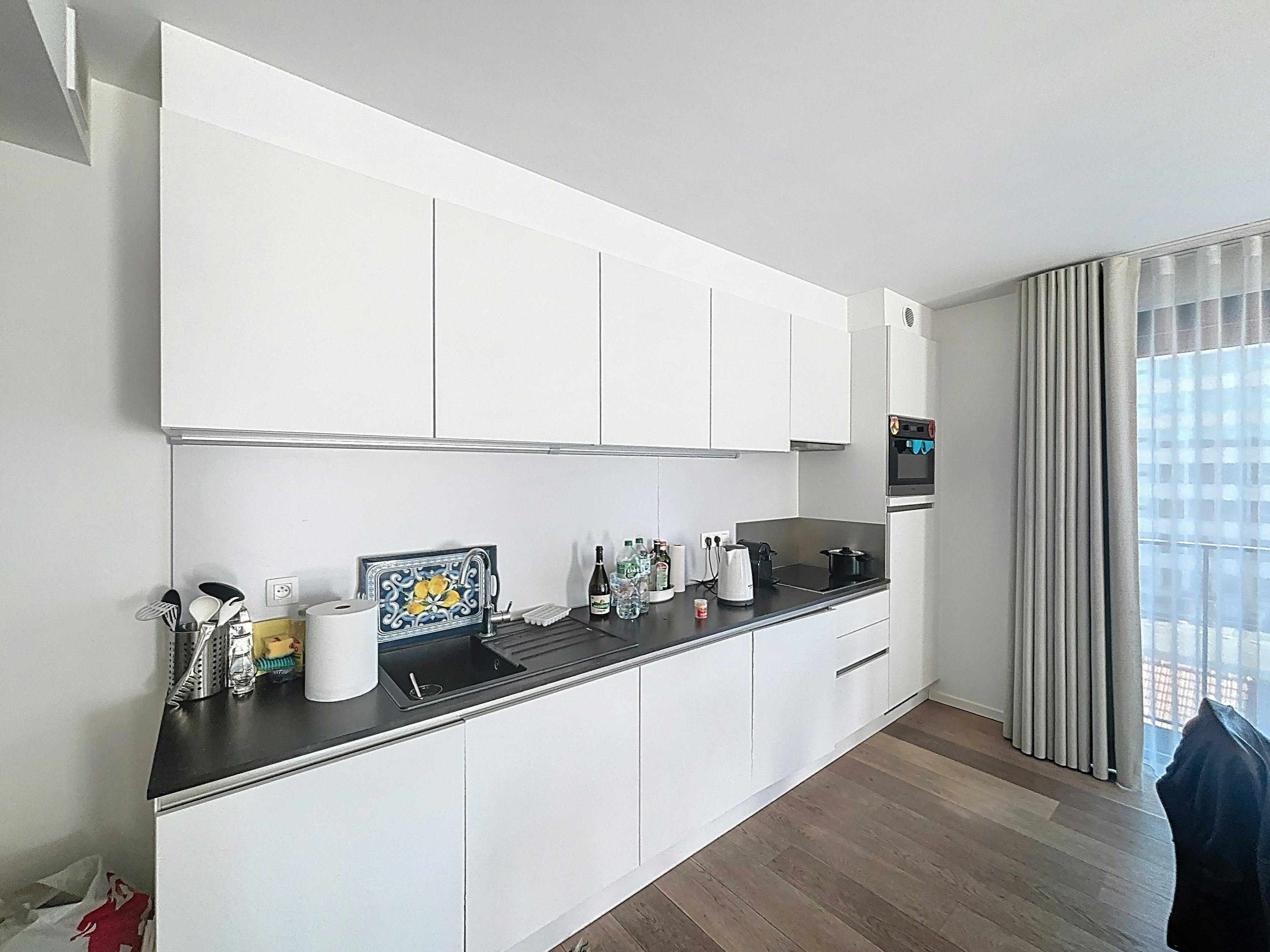 Brussel, Gemeubeld appartement -terras 30m²- pkg foto 5