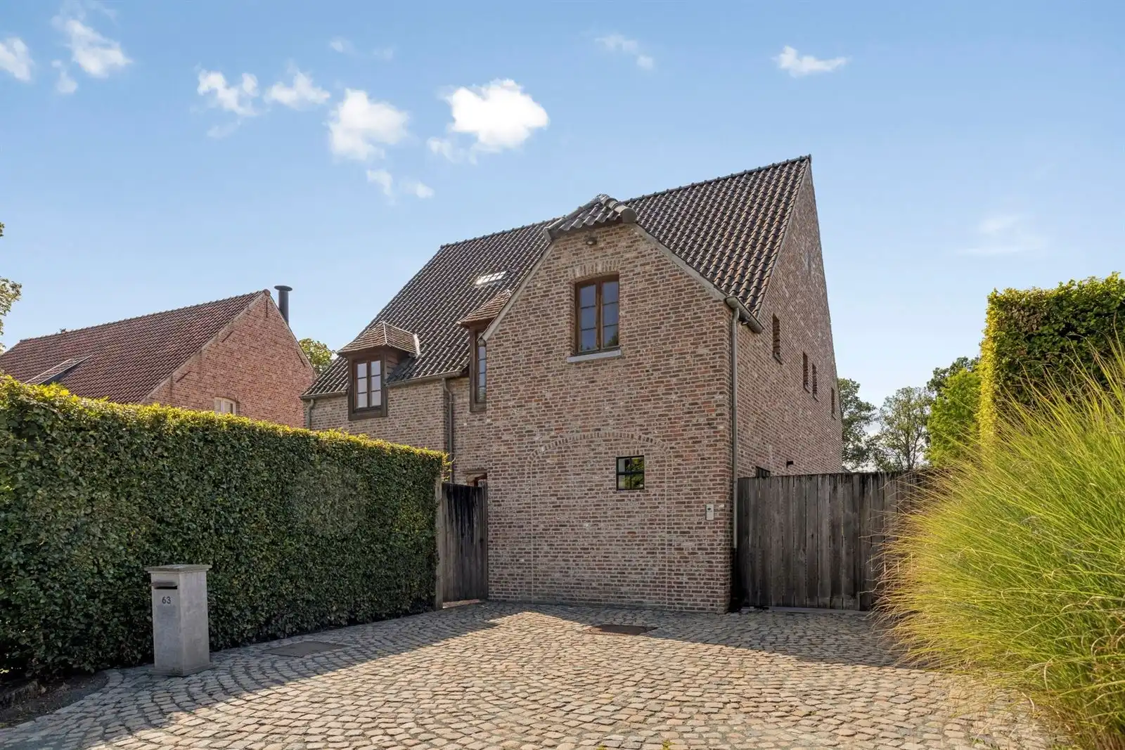 Ruimte, rust en eindeloze mogelijkheden

! Op zoek naar een woning die écht iets extra biedt?  foto {{pictureIndex}}