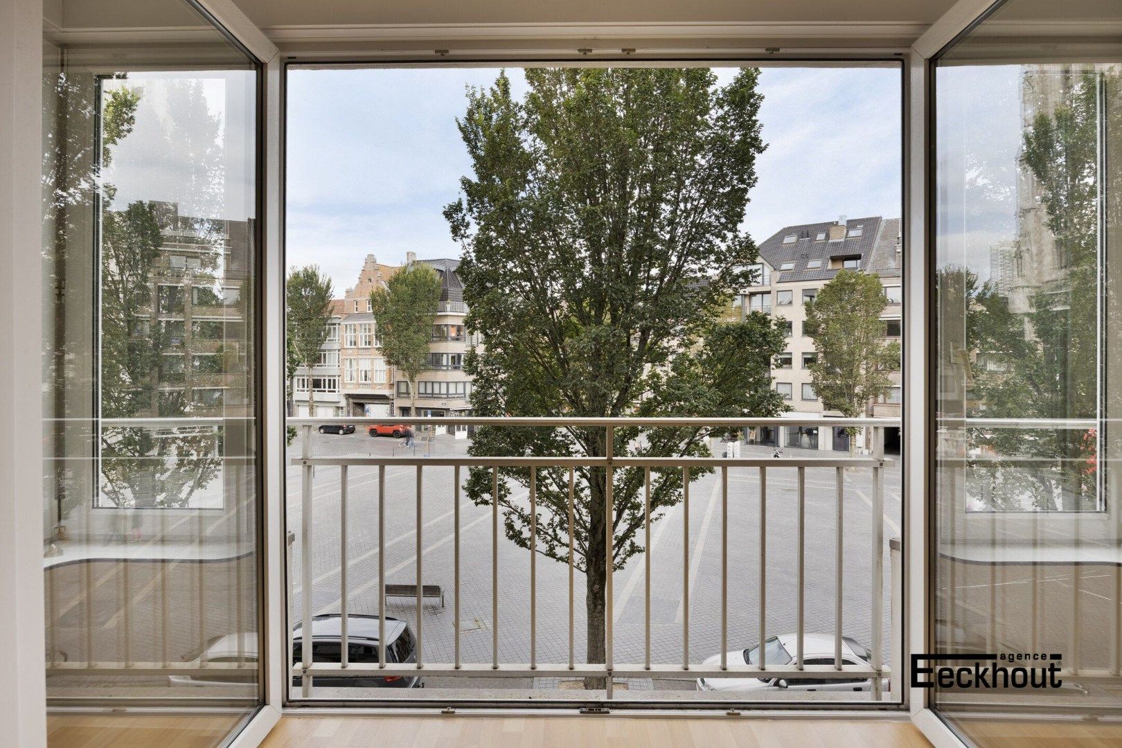Instapklaar appartement op TOPlocatie in het hartje van Oostende! foto 3