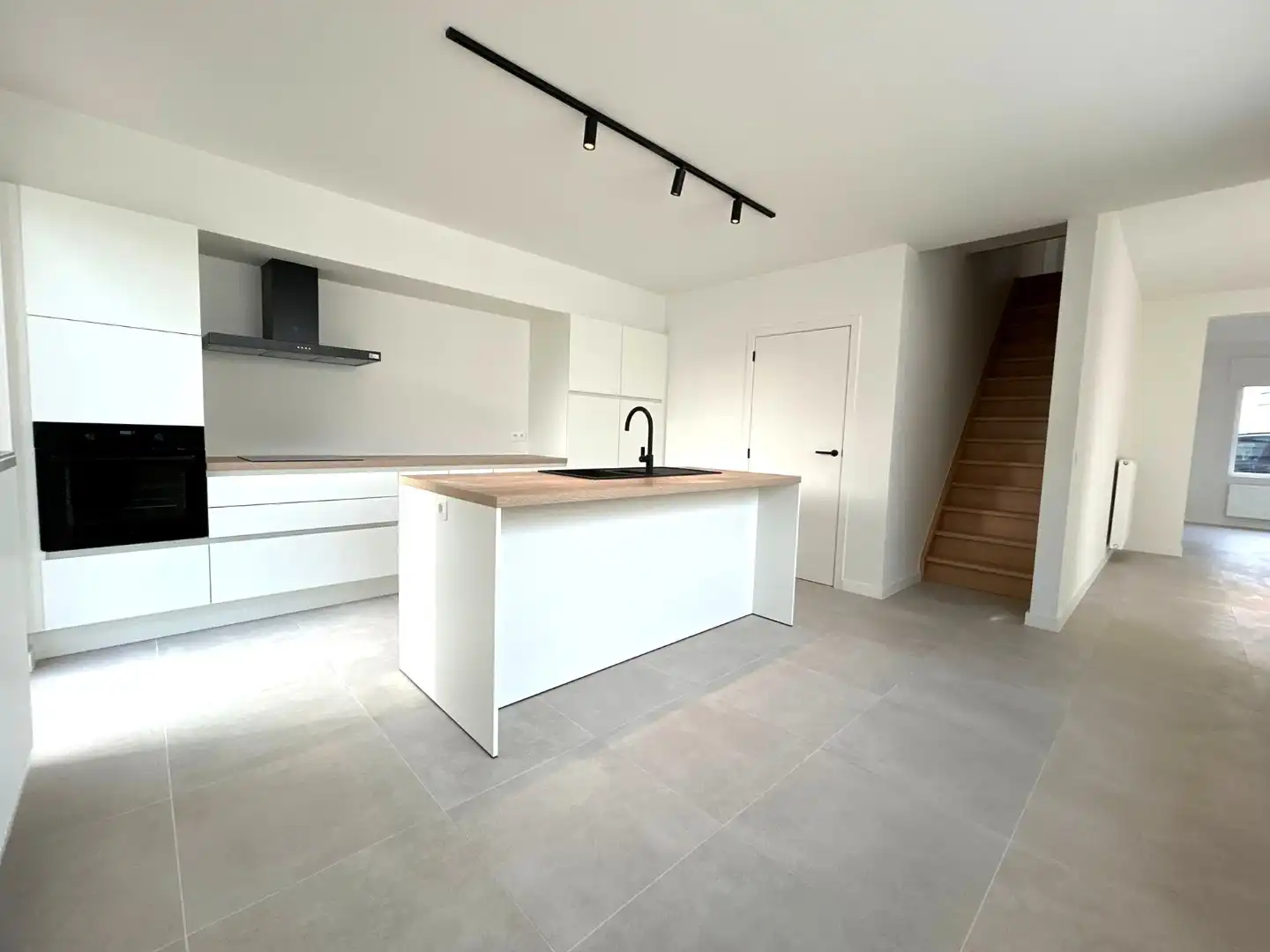 RECENT GERENOVEERDE GEZINSWONING IN HARTJE MEULEBEKE foto 6