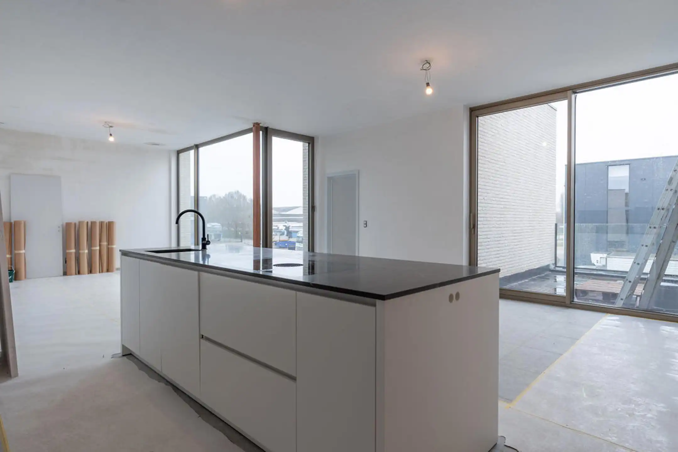 Modern 2-slpk app met terras en autostaanplaats. foto 5