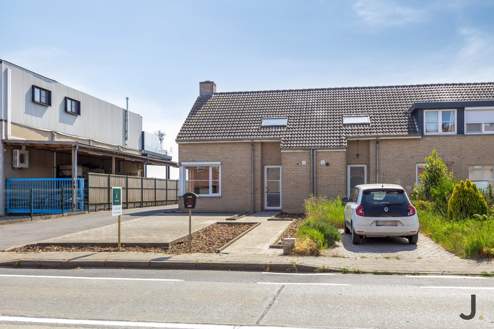 Moderne, energiezuinige halfopen gezinswoning in Rekkem foto 3