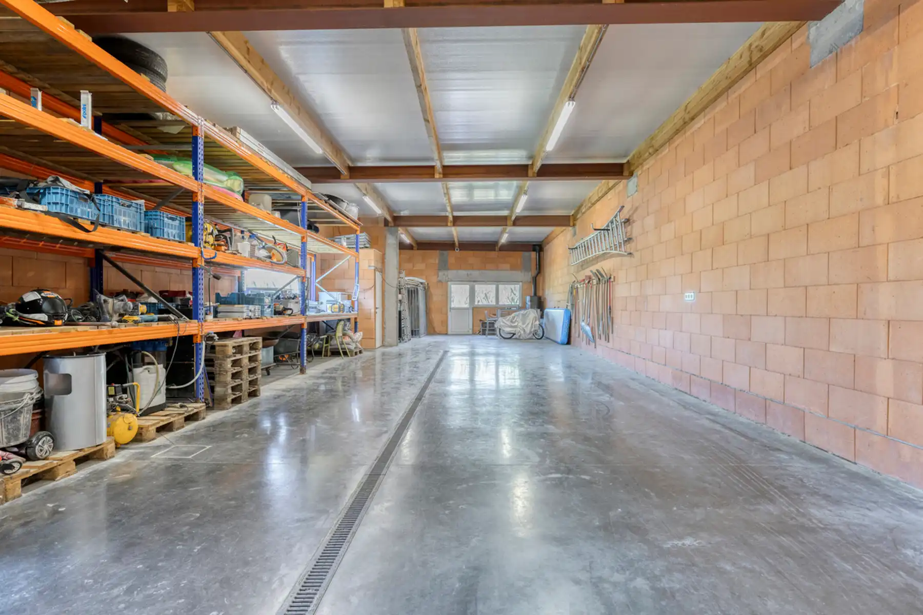 Ruime open bebouwing met loods en dubbele garage. foto 33