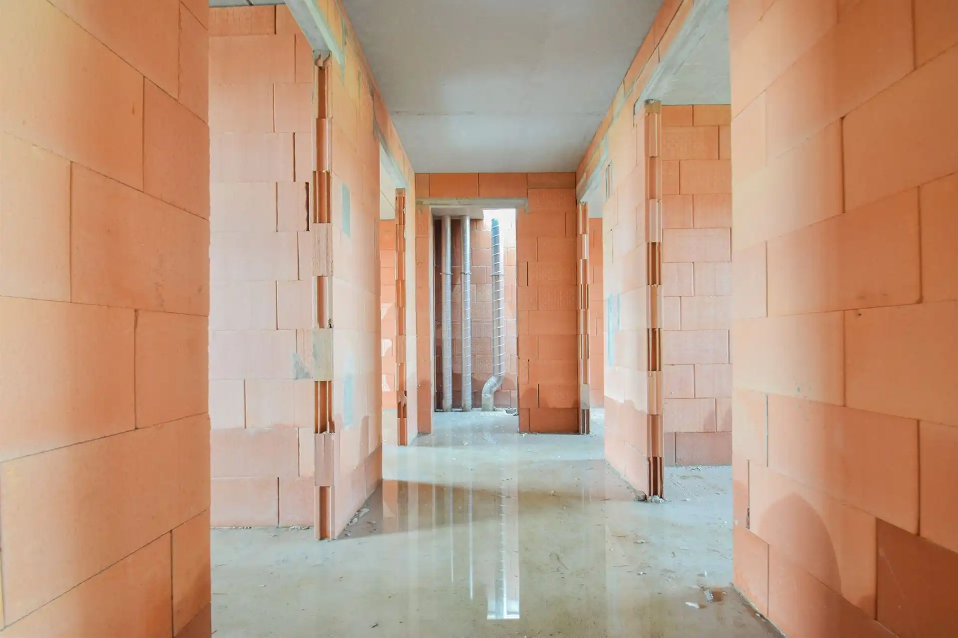 Nieuwbouwwoning met tuin & parking in een doodlopende straat foto 12