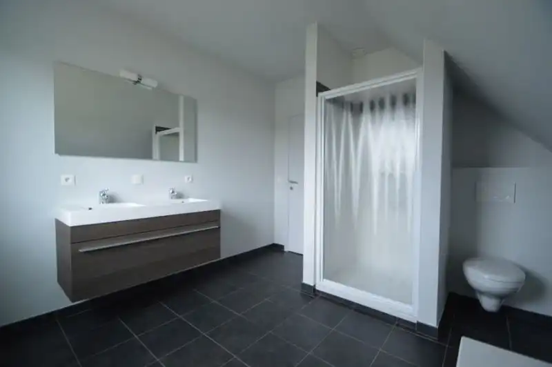Mooie instapklare villa gelegen in een rustige en recente woonwijk foto 9