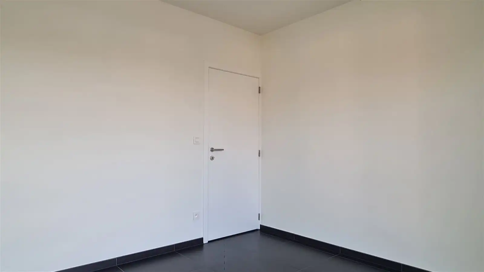 Recent appartement op bovenste verdieping nabij centrum Hoeselt foto 14