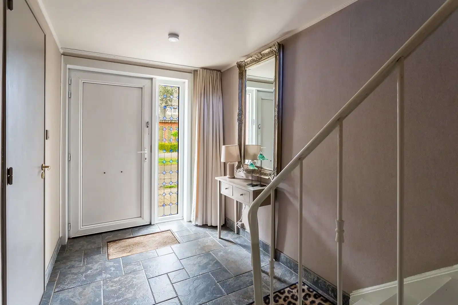 Instapklare bel-etagewoning met 3 slaapkamers en groene tuin foto 4