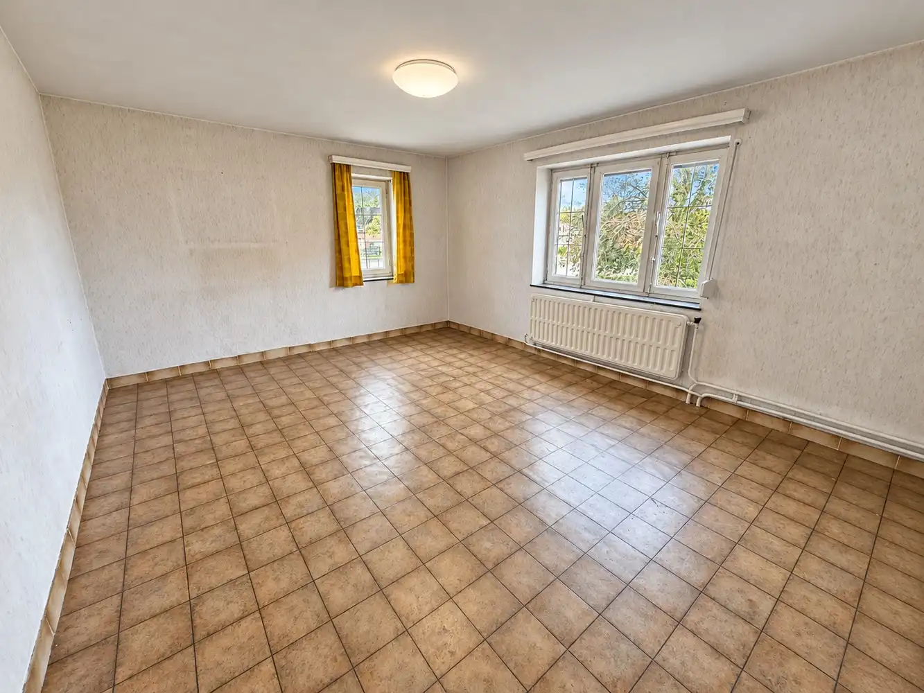 Verrassend ruime woning met vier slaapkamers, extra kamers, garage en eindeloos veel mogelijkheden foto 15