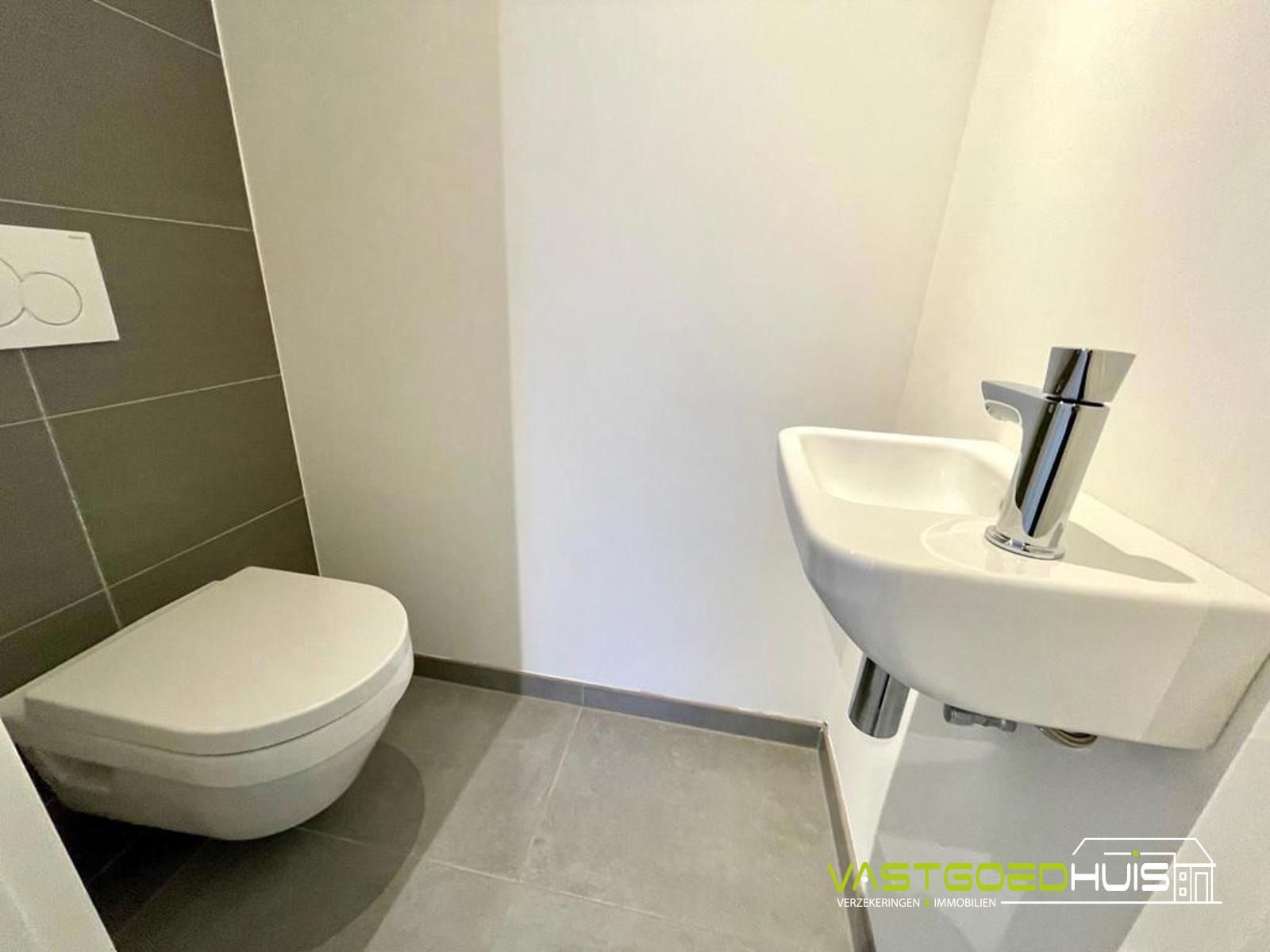 Appartement met 2 slaapkamers, terras en autostaanplaats! foto 21