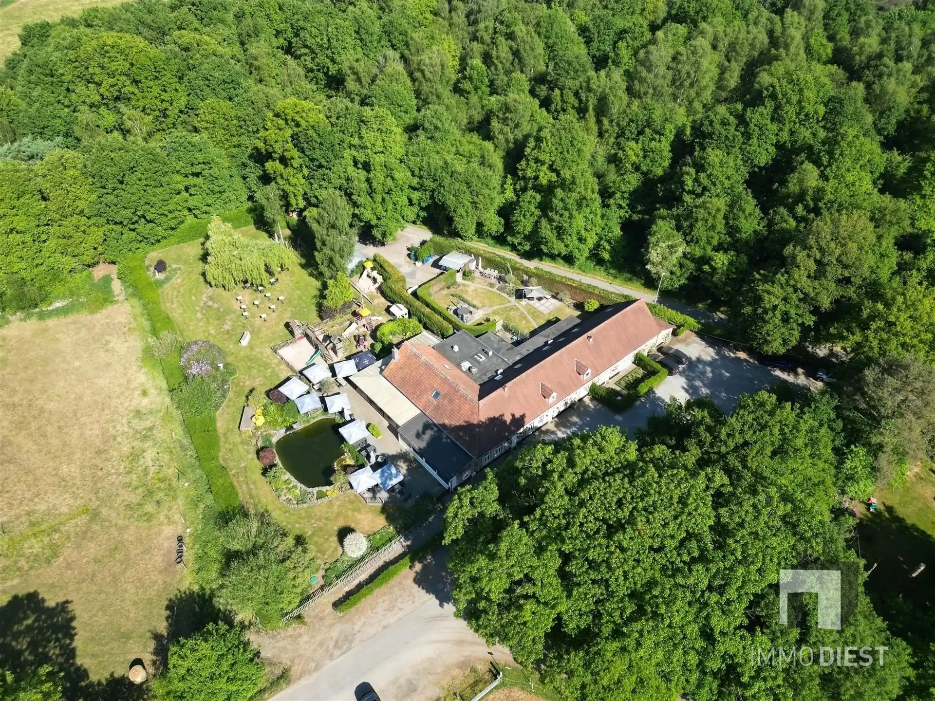 Brasserie - restaurant - feestzaal - privéwoonst foto 2