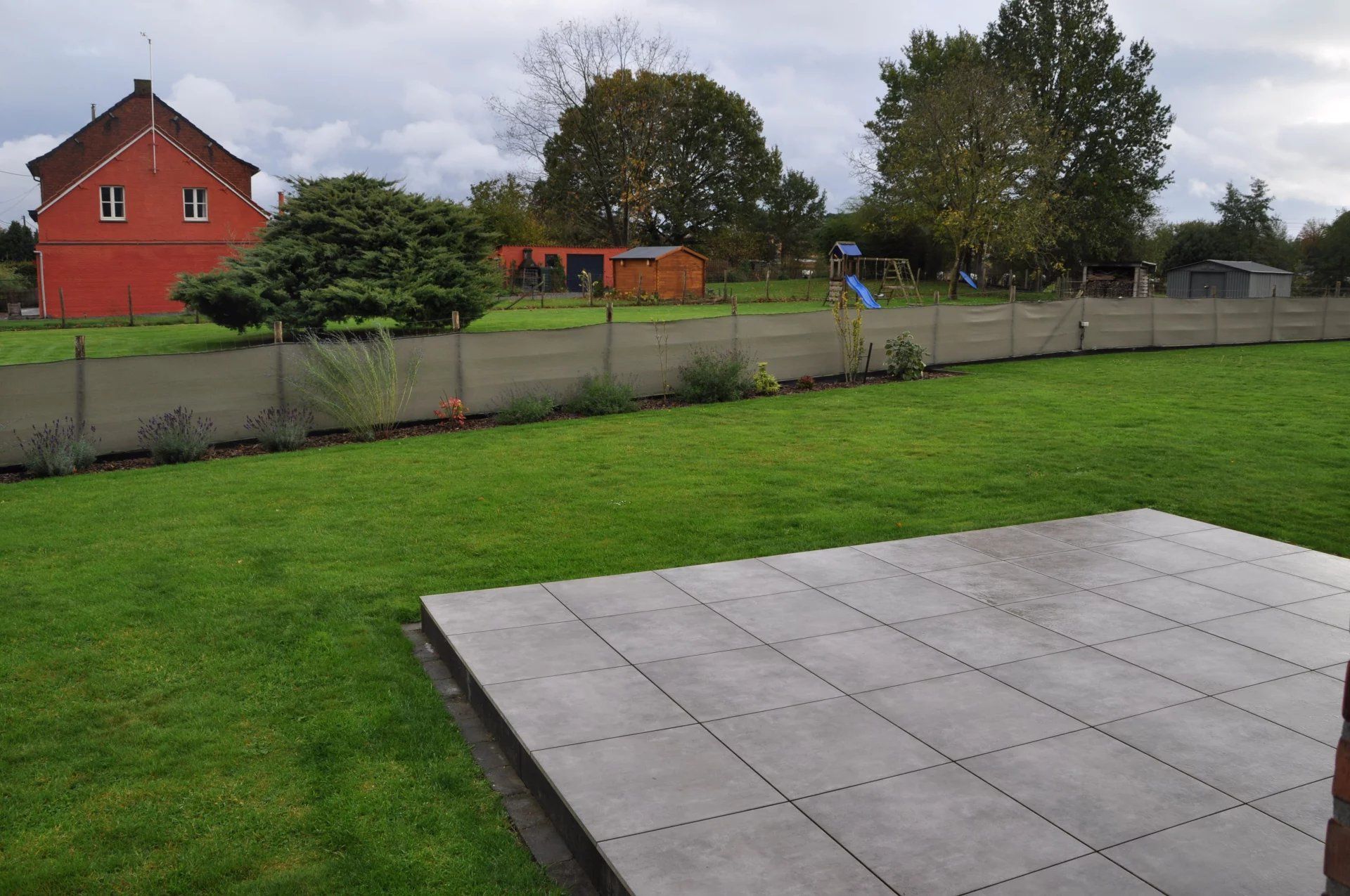 GERENOVEERDE WONING MET 3 SLPK EN LEUKE ONDERHOUDSVRIENDELIJKE TUIN IN BERBROEK foto 3