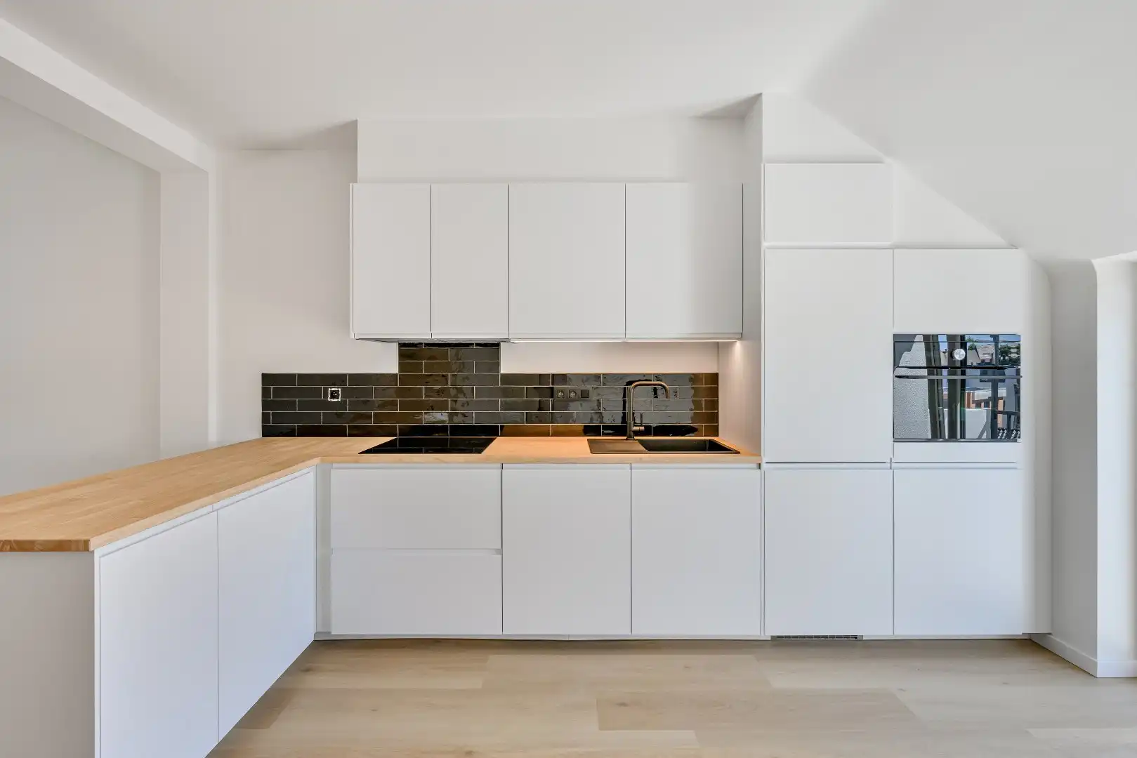 Stijlvol 1 slaapkamerappartement  met terrasje nabij Station Gent-Sint-Pieters foto 3
