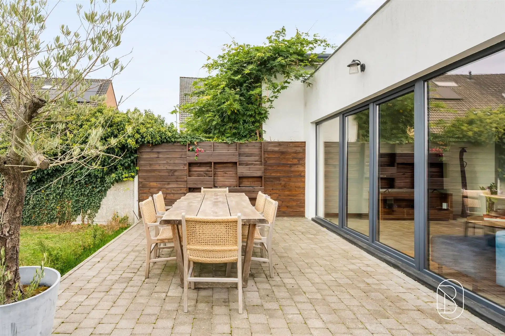 Volledig vernieuwde woning met 3 slaapkamers foto 2