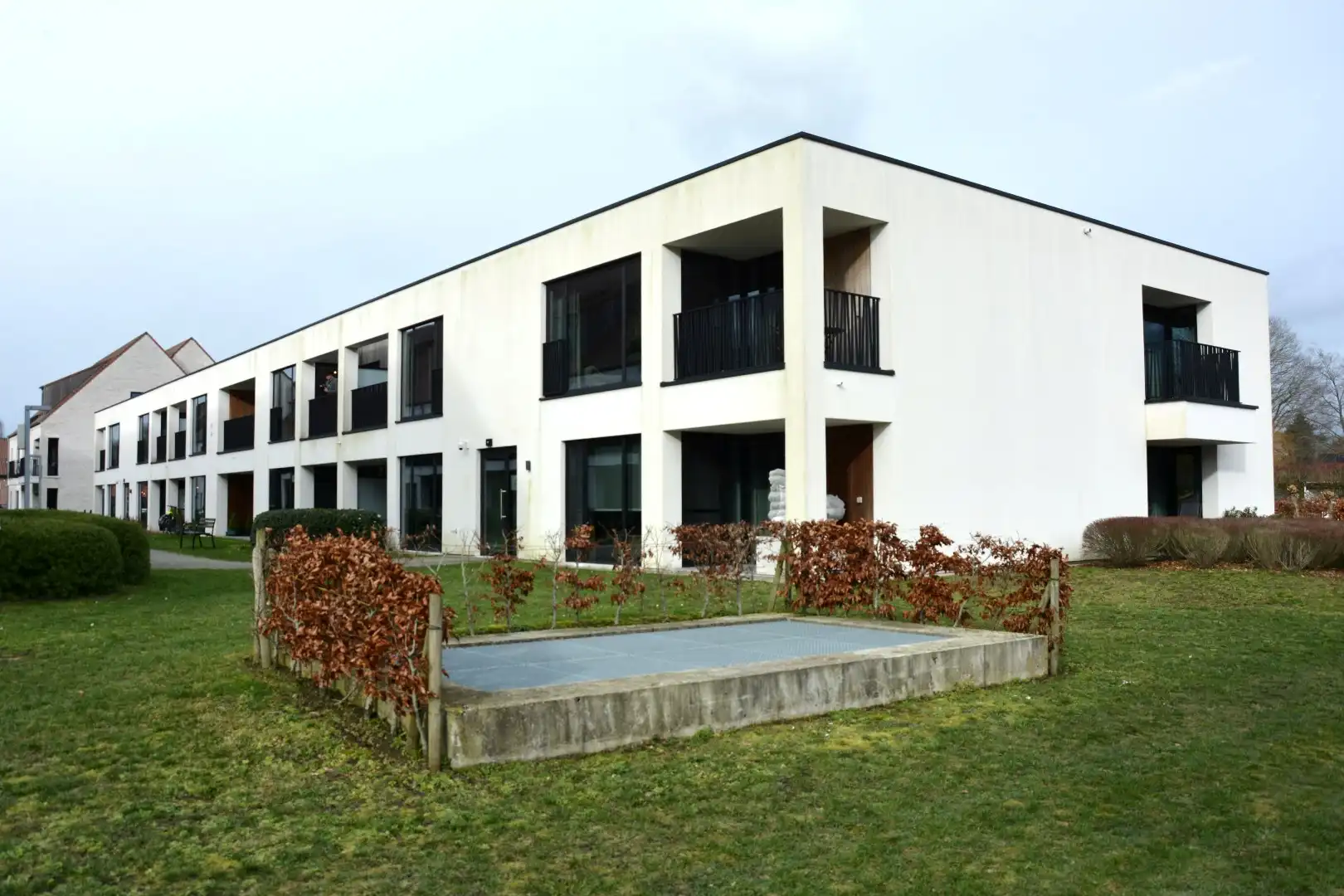 Zorgeloos wonen in stijl: instapklare serviceflat in Residentie Stuyvenberg foto {{pictureIndex}}