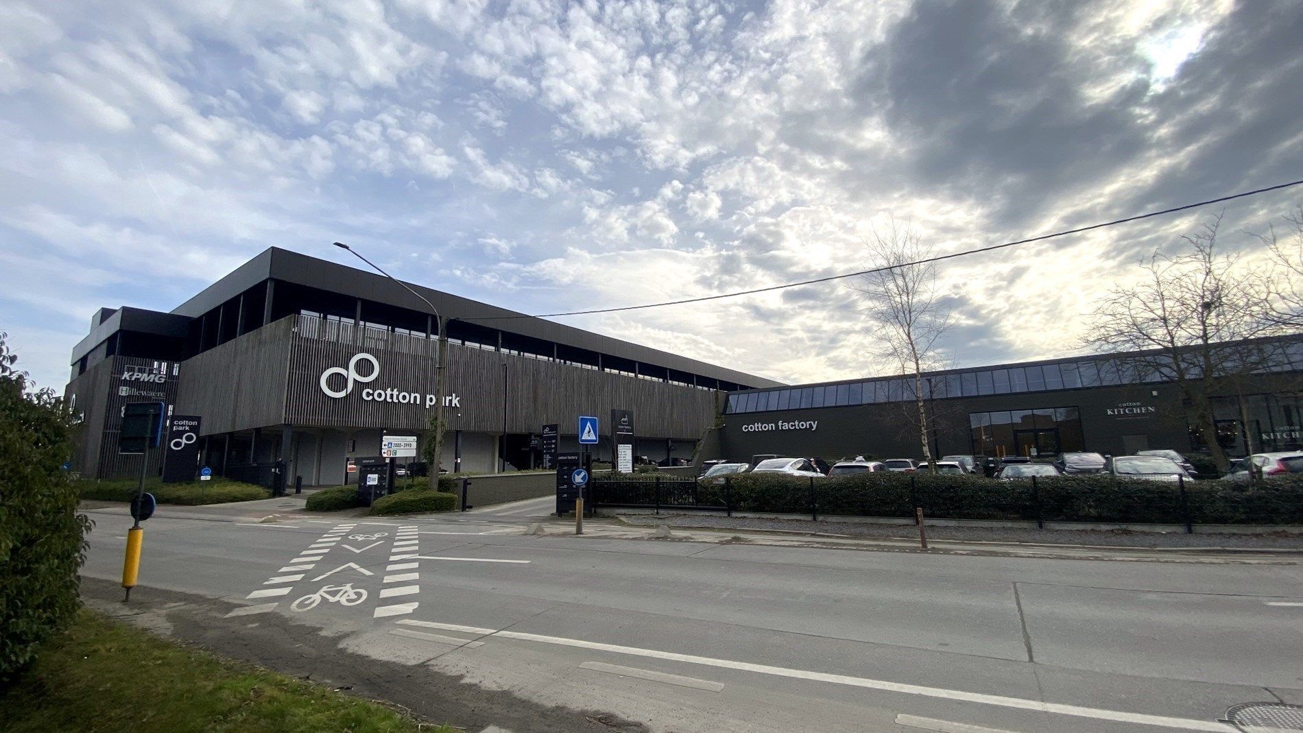 Gemeubelde kantoren met dienstverlening in Cotton Factory in Kortrijk foto 17