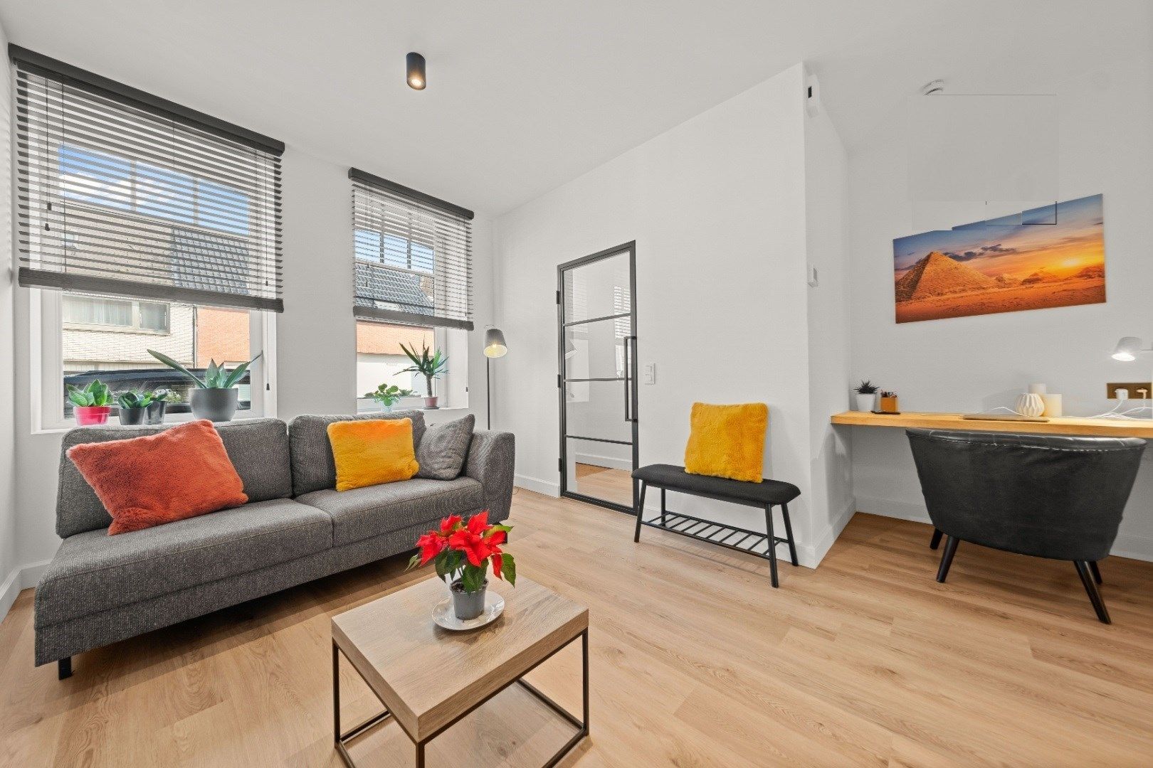 Mooi gerenoveerde woning met terrastuin *** PAS VRIJ VANAF 1 JANUARI, NIET VROEGER! foto 5