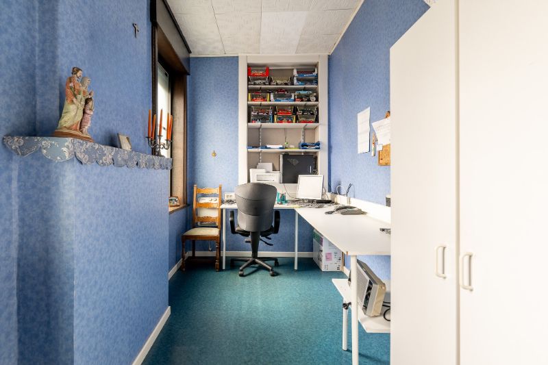 Woning met brede oprit en dubbele garage foto 11