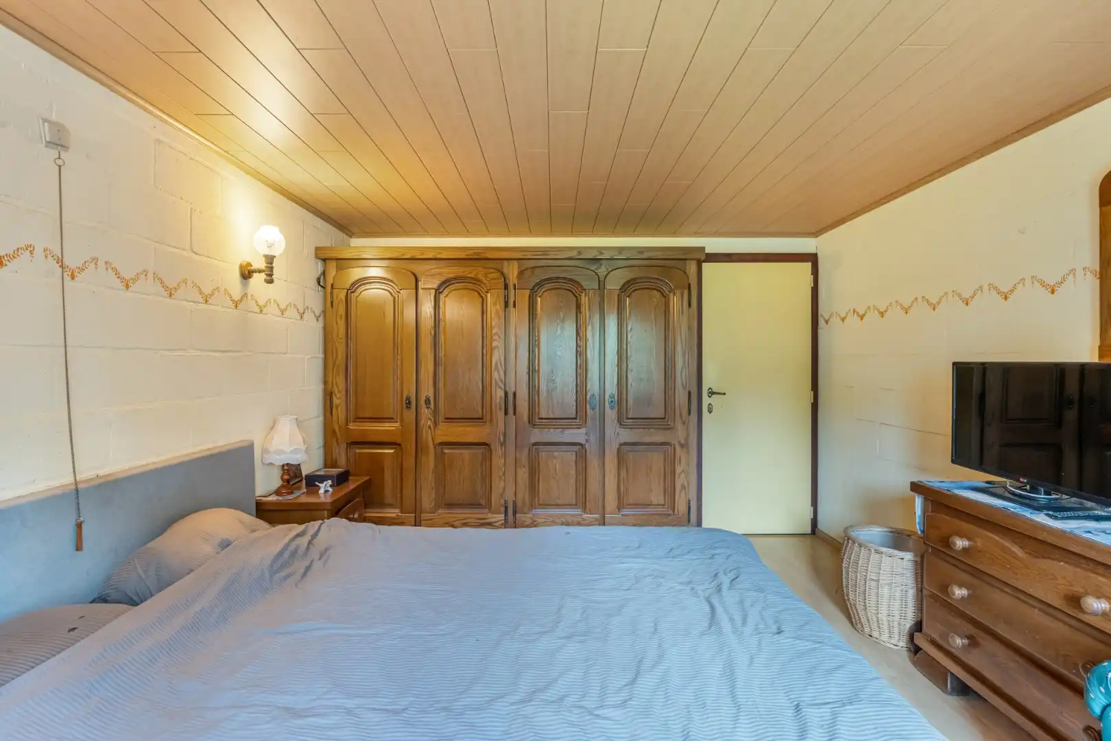 Uniek gelegen woning aan de bosrand op een perceel van 36a67ca waarvan 22a82ca geschikt is als paardenweide! foto 24