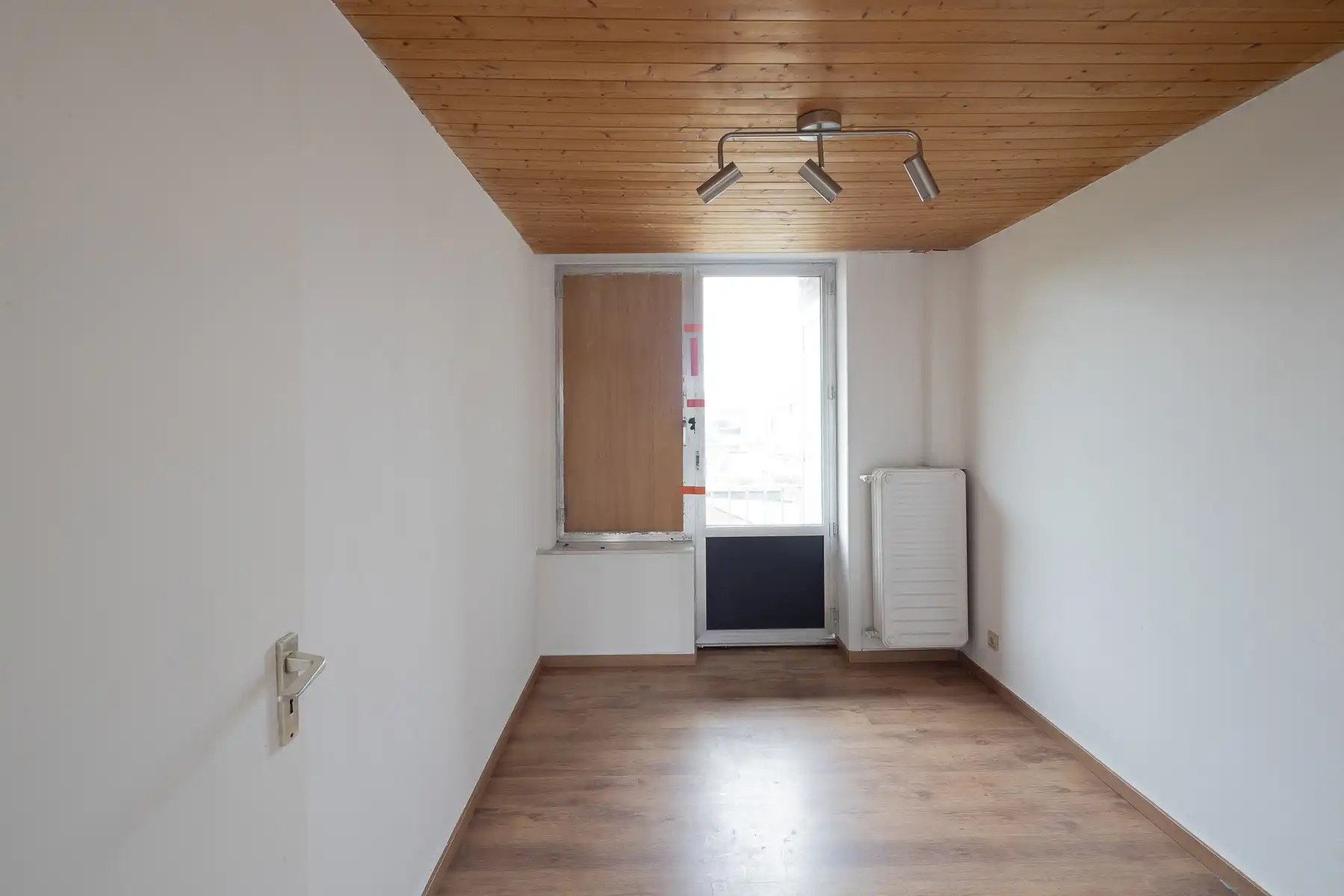 Te renoveren appartement met twee slaapkamers foto 12
