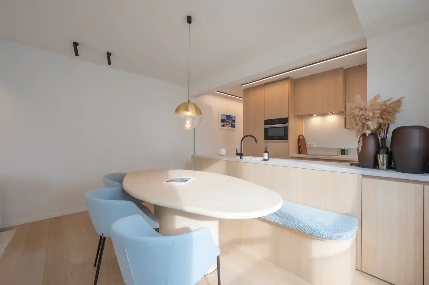 Prachtig gerenoveerd 2-slaapkamerappartement op de Lippenslaan in Knokke foto 4