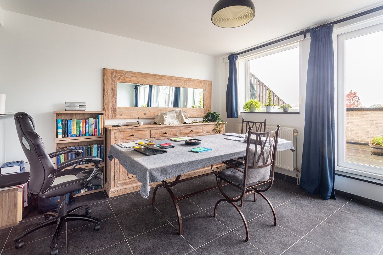 Rustig wonen met zicht op groen: goed onderhouden appartement met groot terras foto 2