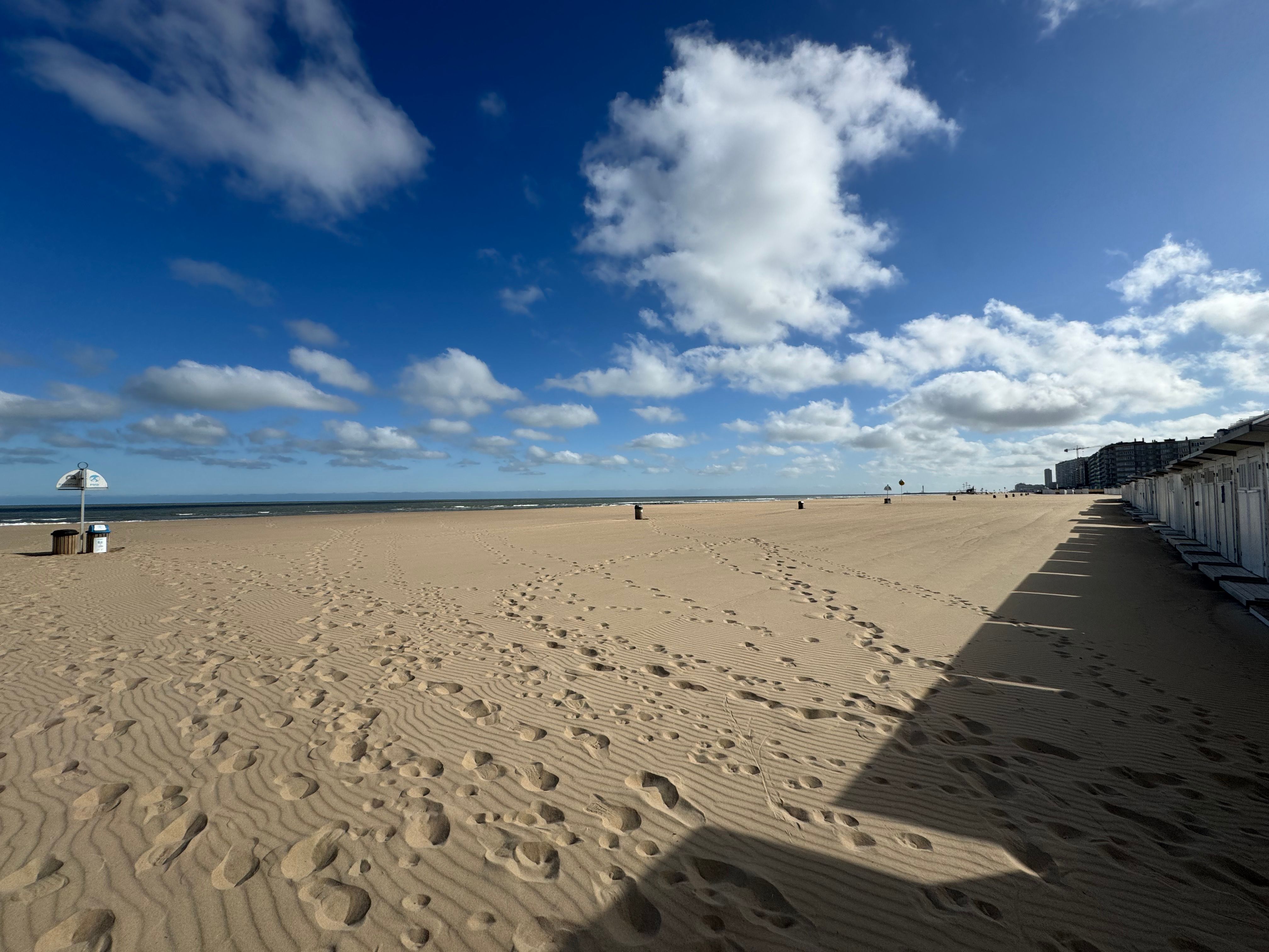 Verfijnd heringericht appartement met zicht op zee foto 15