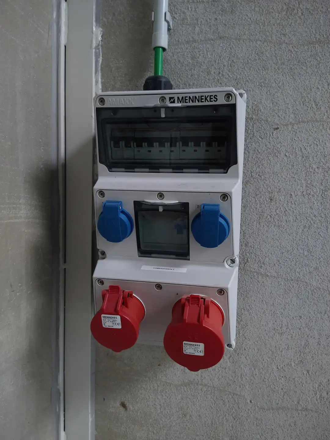 Nieuwbouw KMO-unit met twee autostaanplaatsen te Merksplas. foto 10